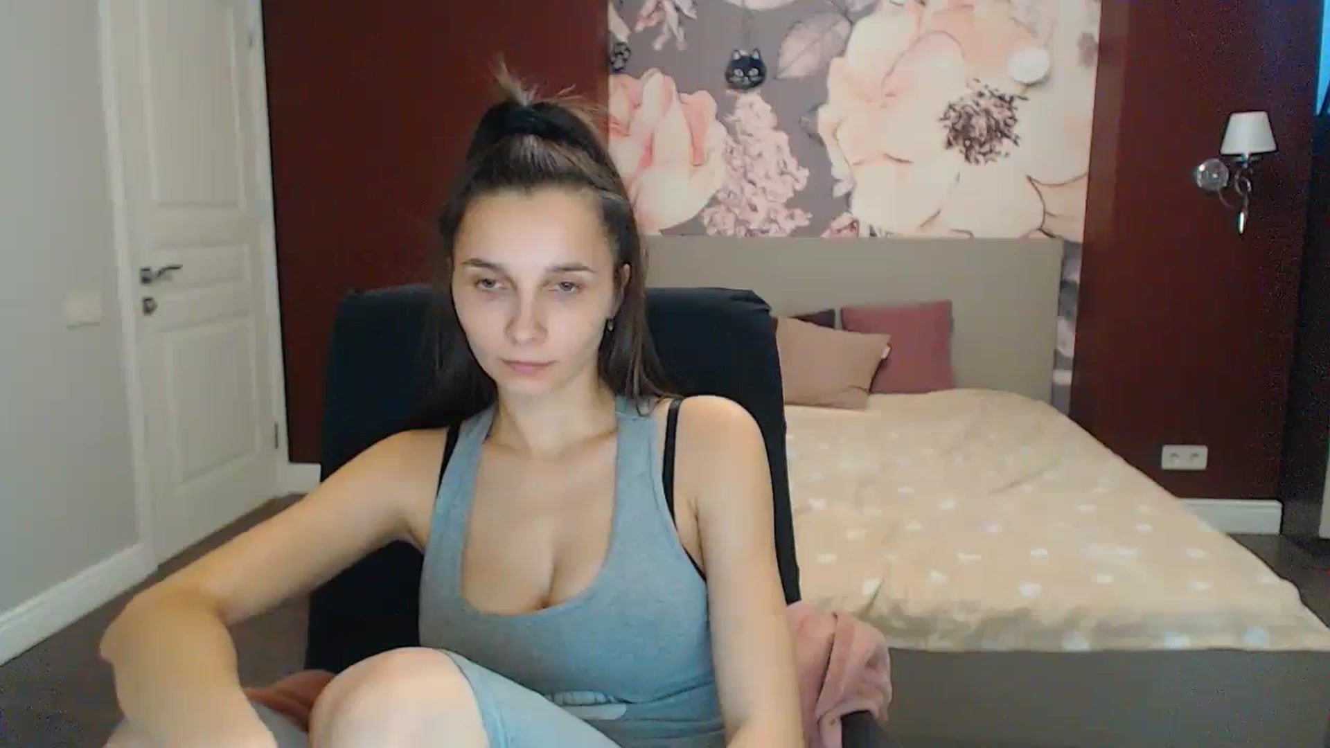 Gallery image thumbnail from Karina_Mils's myfreecams stream on, 12/11/2023, 10:35 image 18 of 20