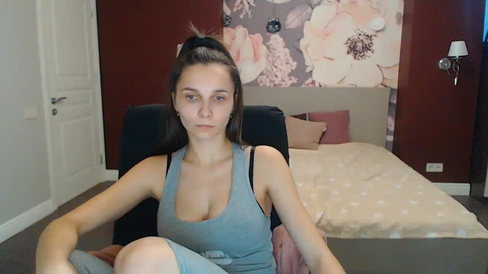 Gallery image thumbnail from Karina_Mils's myfreecams stream on, 12/11/2023, 10:35 image 14 of 20