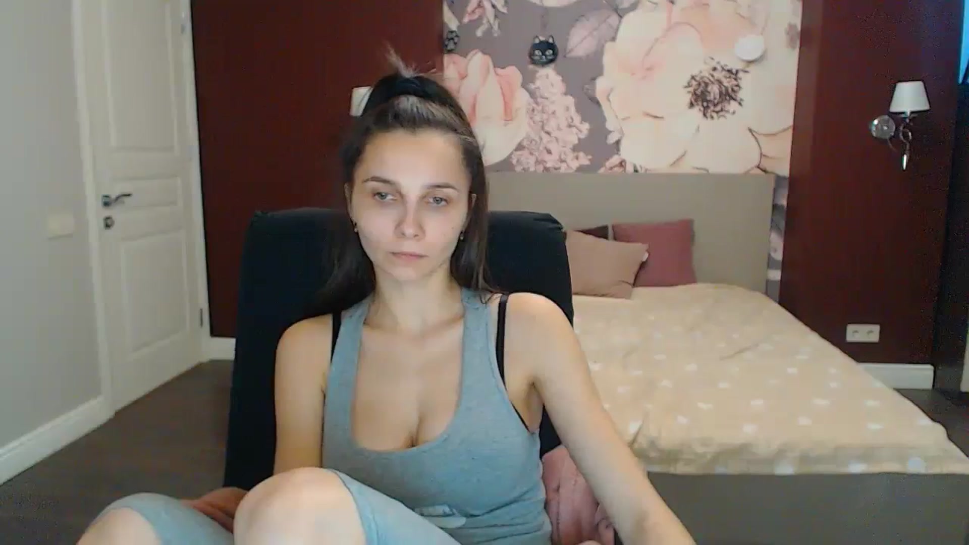 Gallery image thumbnail from Karina_Mils's myfreecams stream on, 12/11/2023, 10:35 image 15 of 20