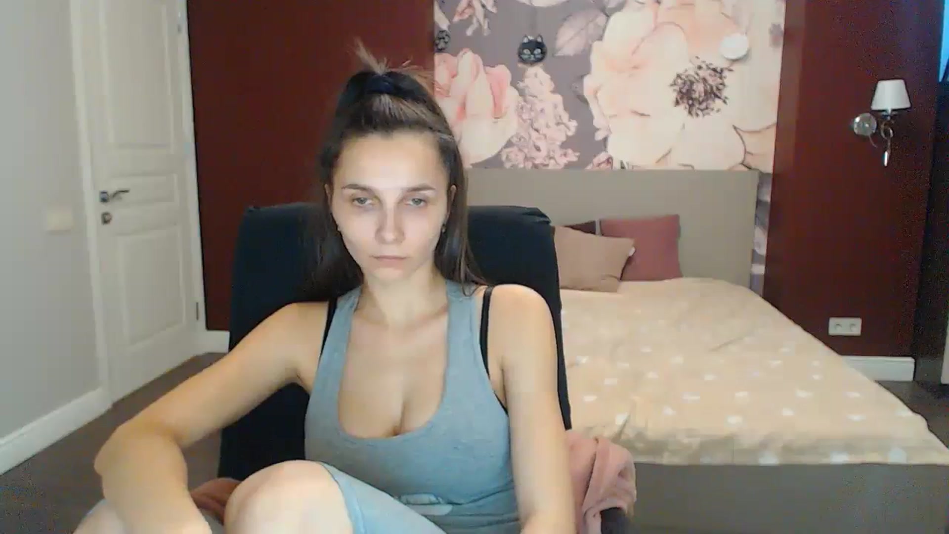 Gallery image thumbnail from Karina_Mils's myfreecams stream on, 12/11/2023, 10:35 image 16 of 20