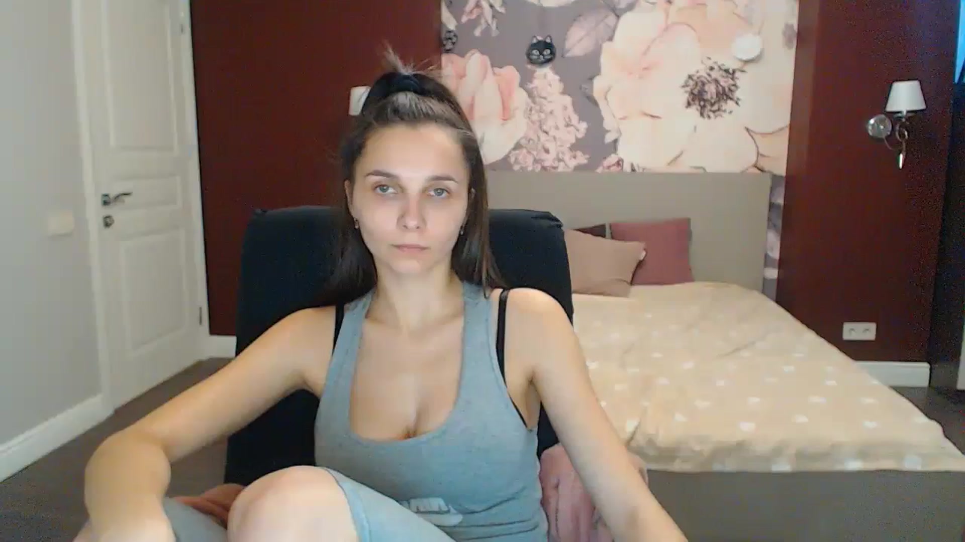 Gallery image thumbnail from Karina_Mils's myfreecams stream on, 12/11/2023, 10:35 image 13 of 20