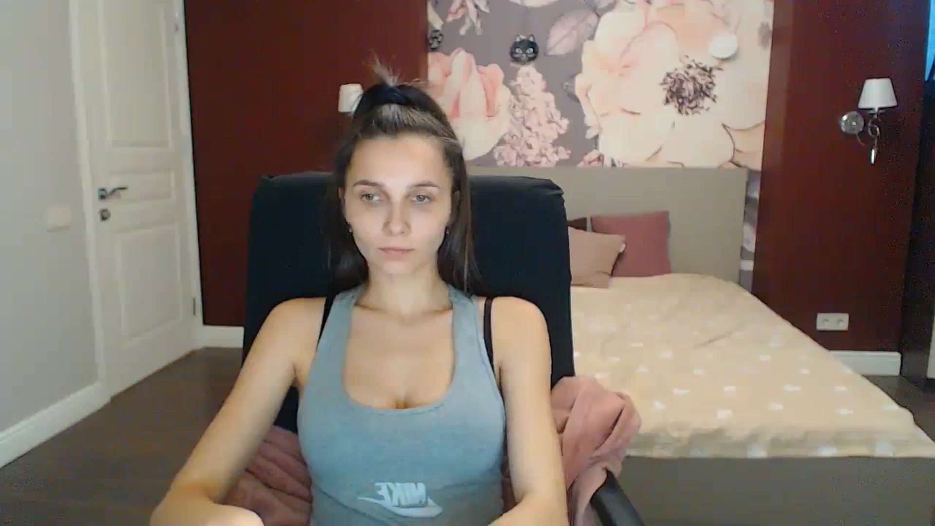 Gallery image thumbnail from Karina_Mils's myfreecams stream on, 12/11/2023, 10:35 image 8 of 20