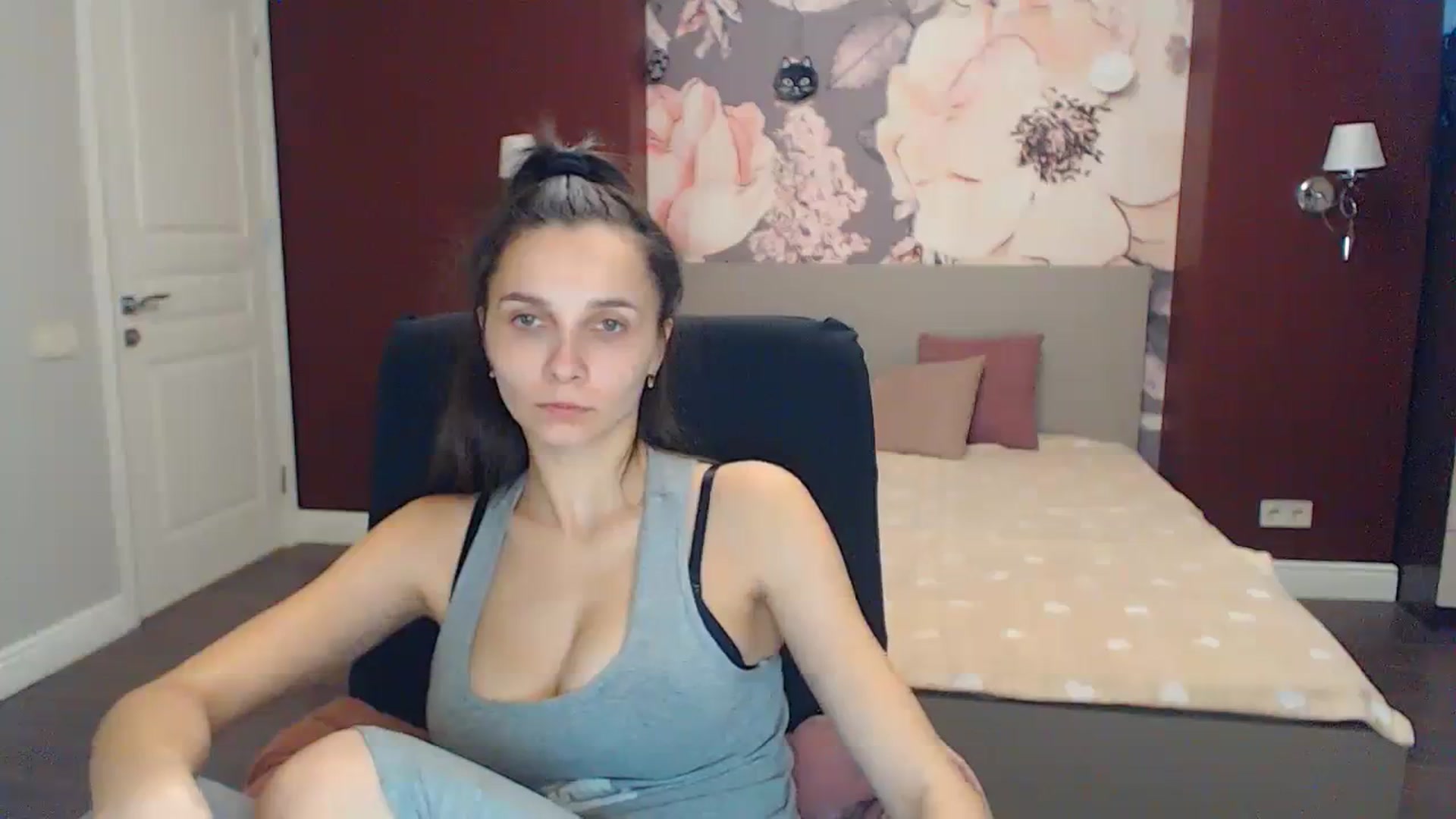 Gallery image thumbnail from Karina_Mils's myfreecams stream on, 12/16/2023, 08:32 image 4 of 20