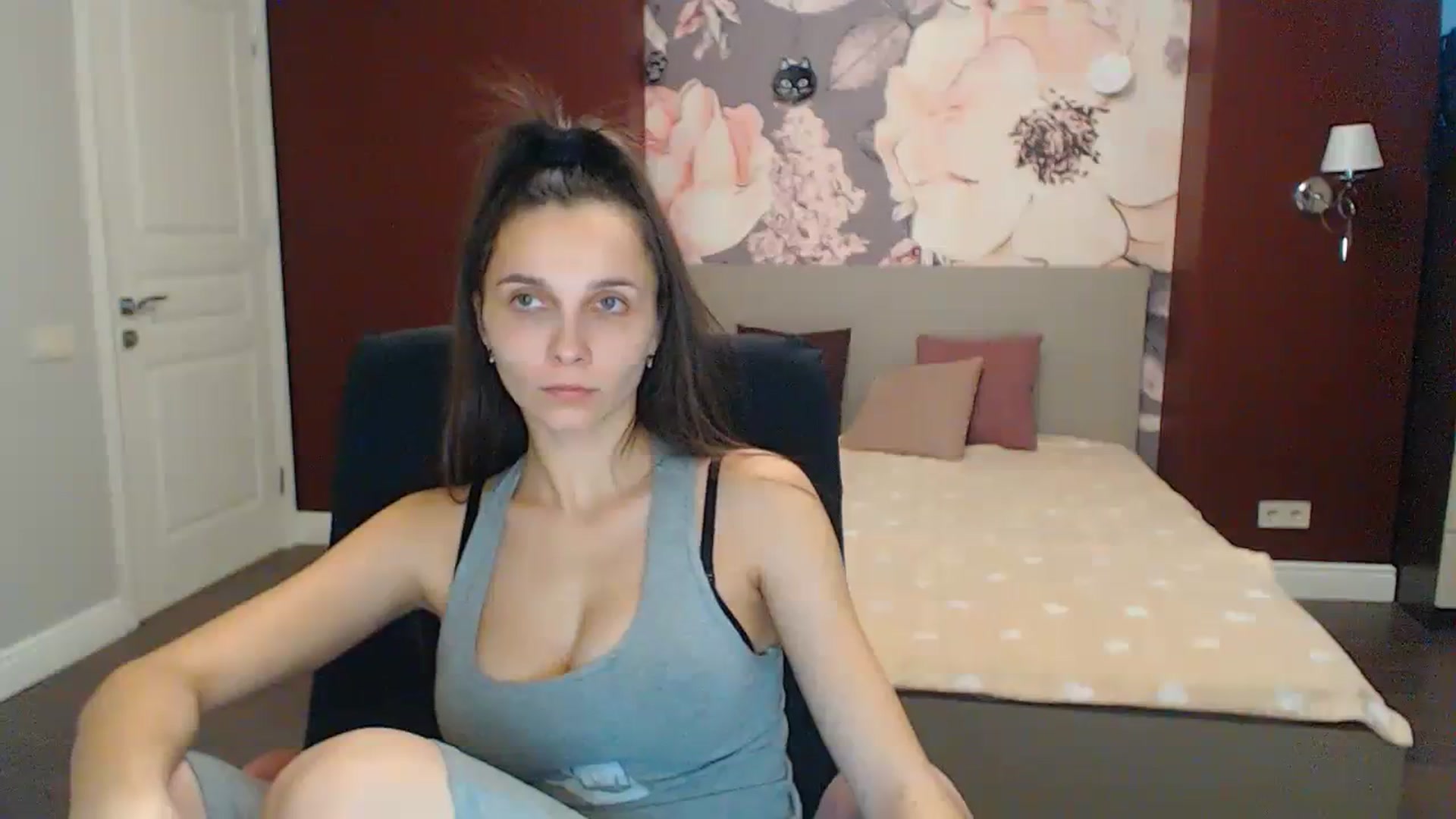 Gallery image thumbnail from Karina_Mils's myfreecams stream on, 12/16/2023, 08:32 image 12 of 20