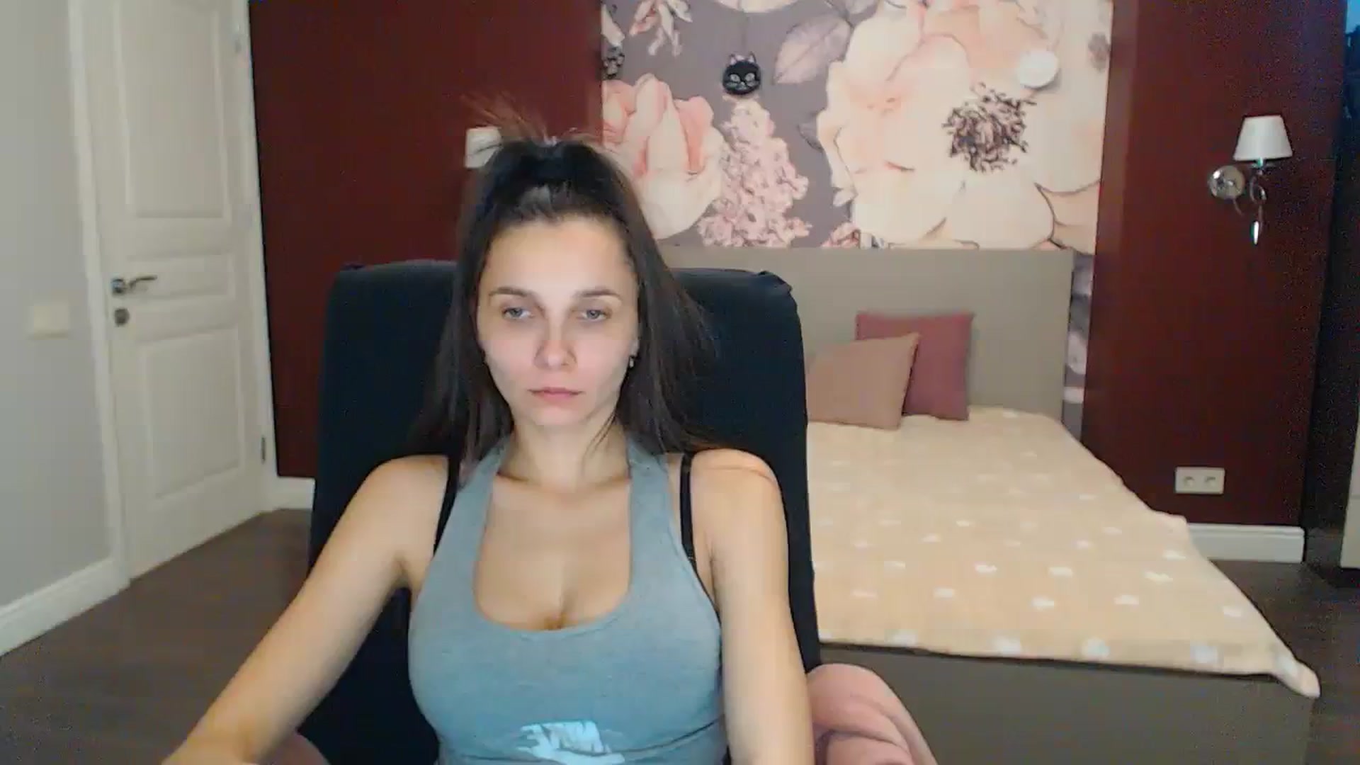Gallery image thumbnail from Karina_Mils's myfreecams stream on, 12/16/2023, 08:32 image 15 of 20