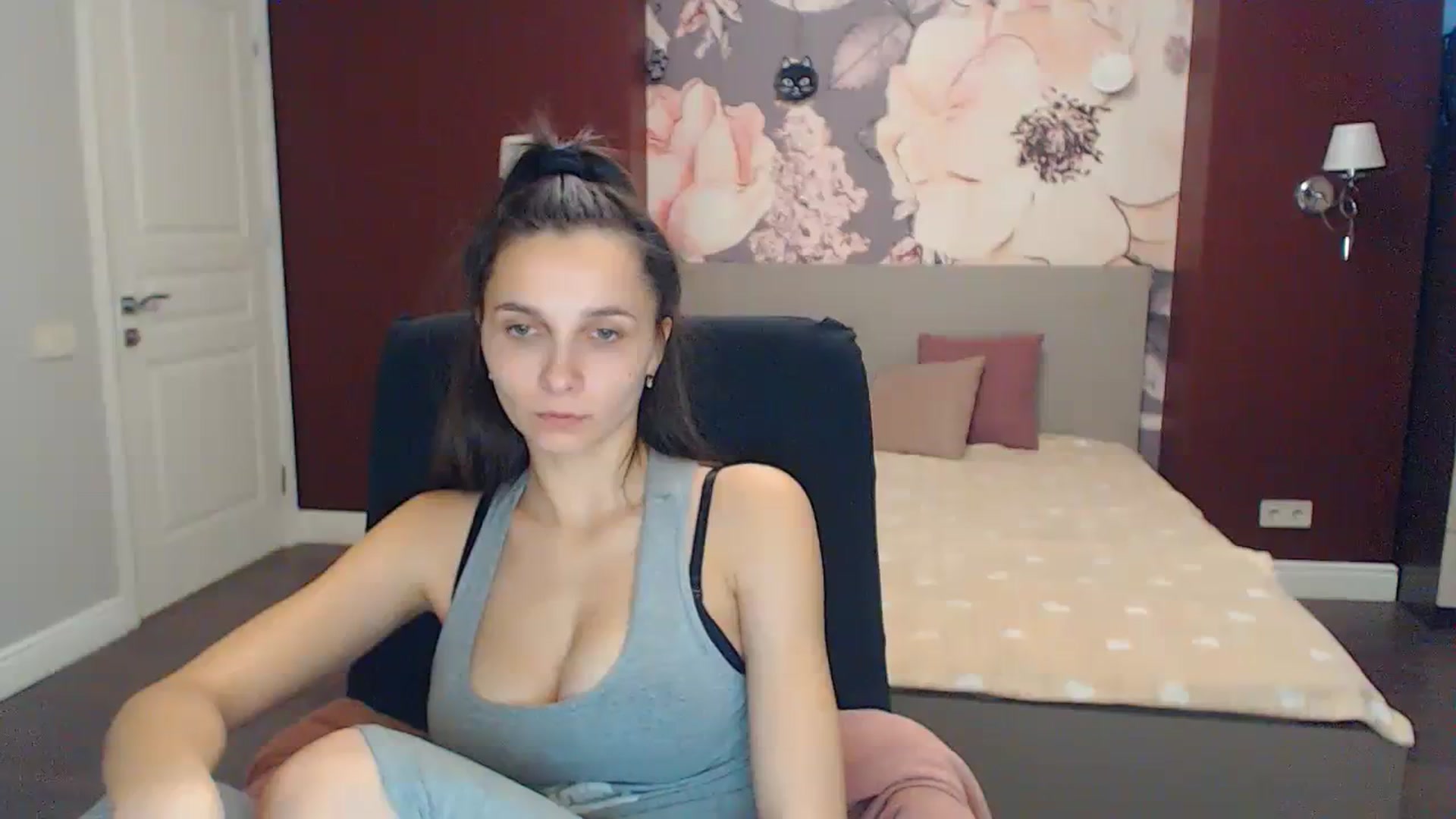 Gallery image thumbnail from Karina_Mils's myfreecams stream on, 12/16/2023, 08:32 image 3 of 20