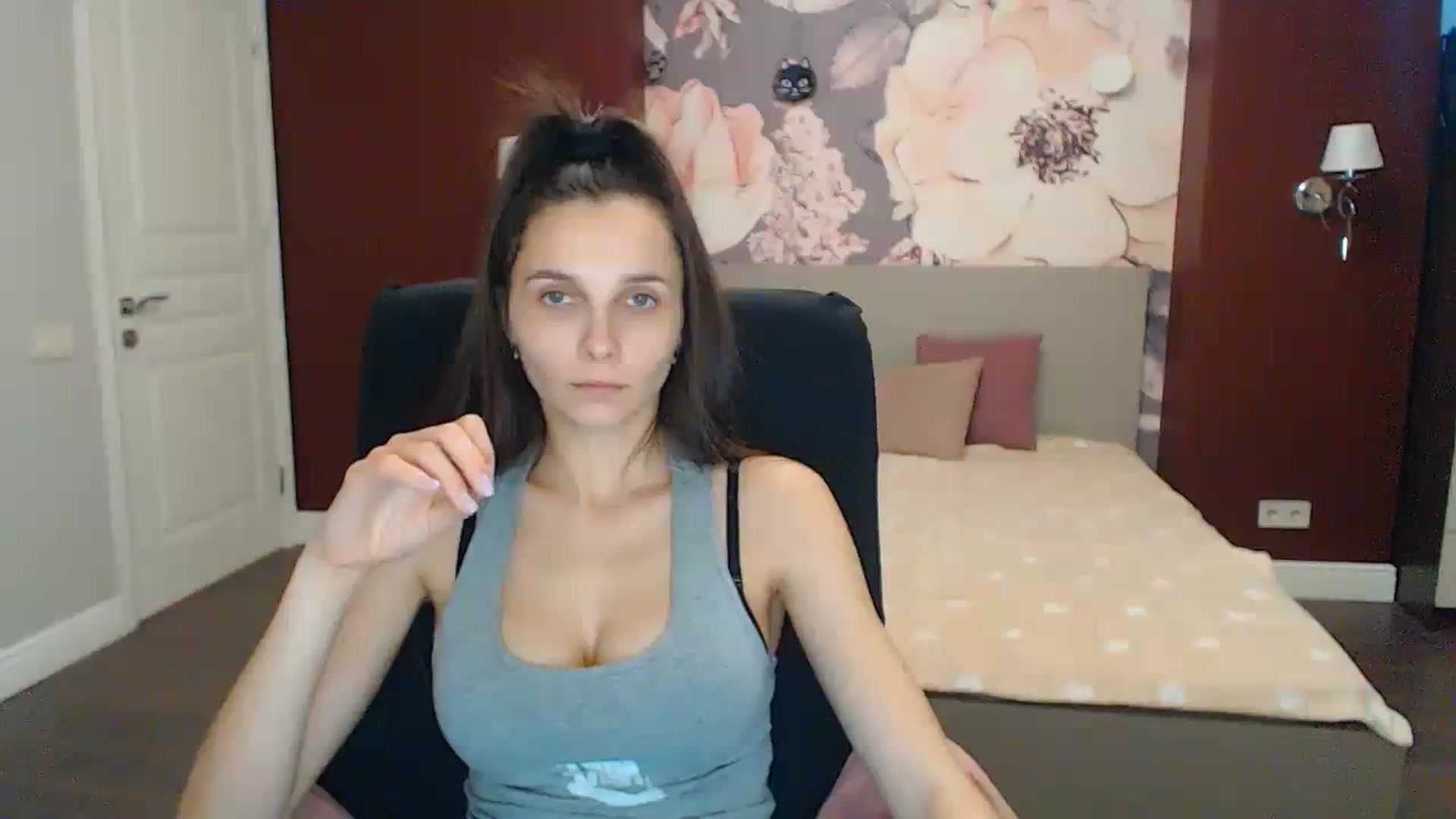 Gallery image thumbnail from Karina_Mils's myfreecams stream on, 12/16/2023, 08:32 image 16 of 20