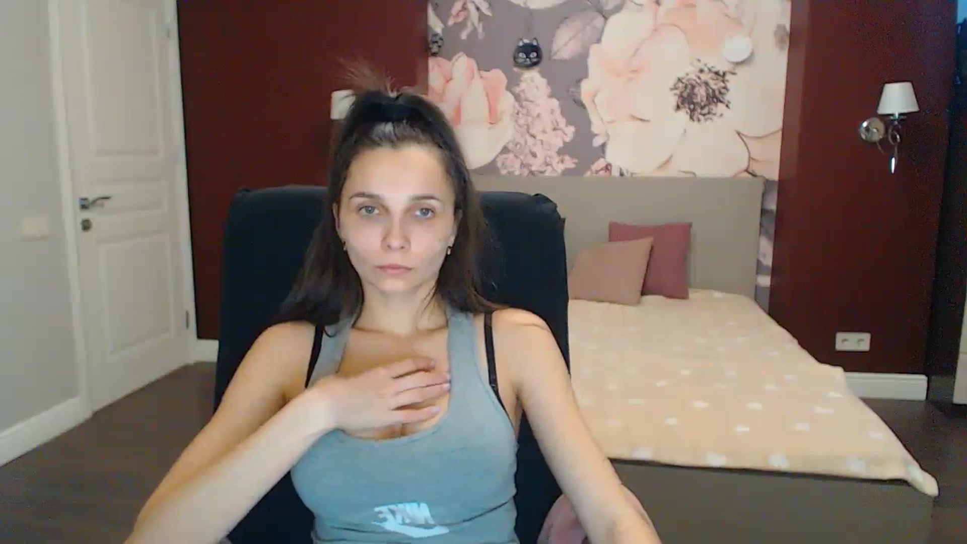 Gallery image thumbnail from Karina_Mils's myfreecams stream on, 12/16/2023, 08:32 image 14 of 20