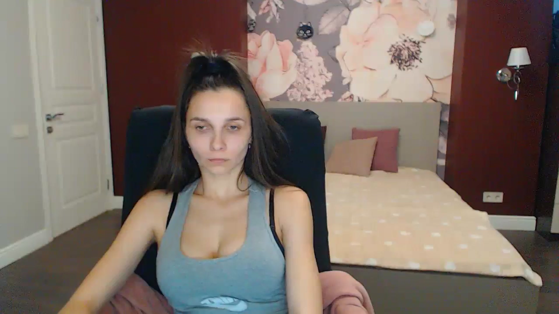 Gallery image thumbnail from Karina_Mils's myfreecams stream on, 12/16/2023, 08:32 image 10 of 20