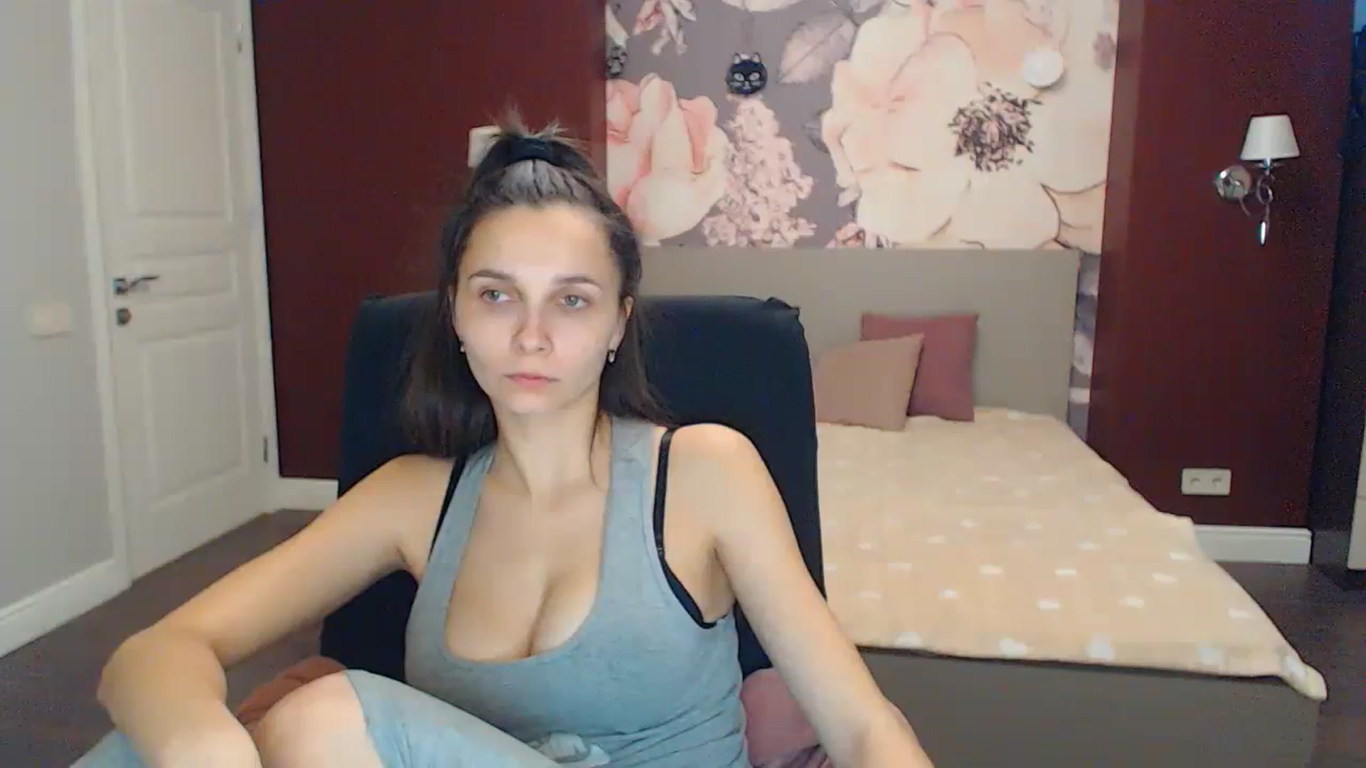 Gallery image thumbnail from Karina_Mils's myfreecams stream on, 12/16/2023, 08:32 image 1 of 20