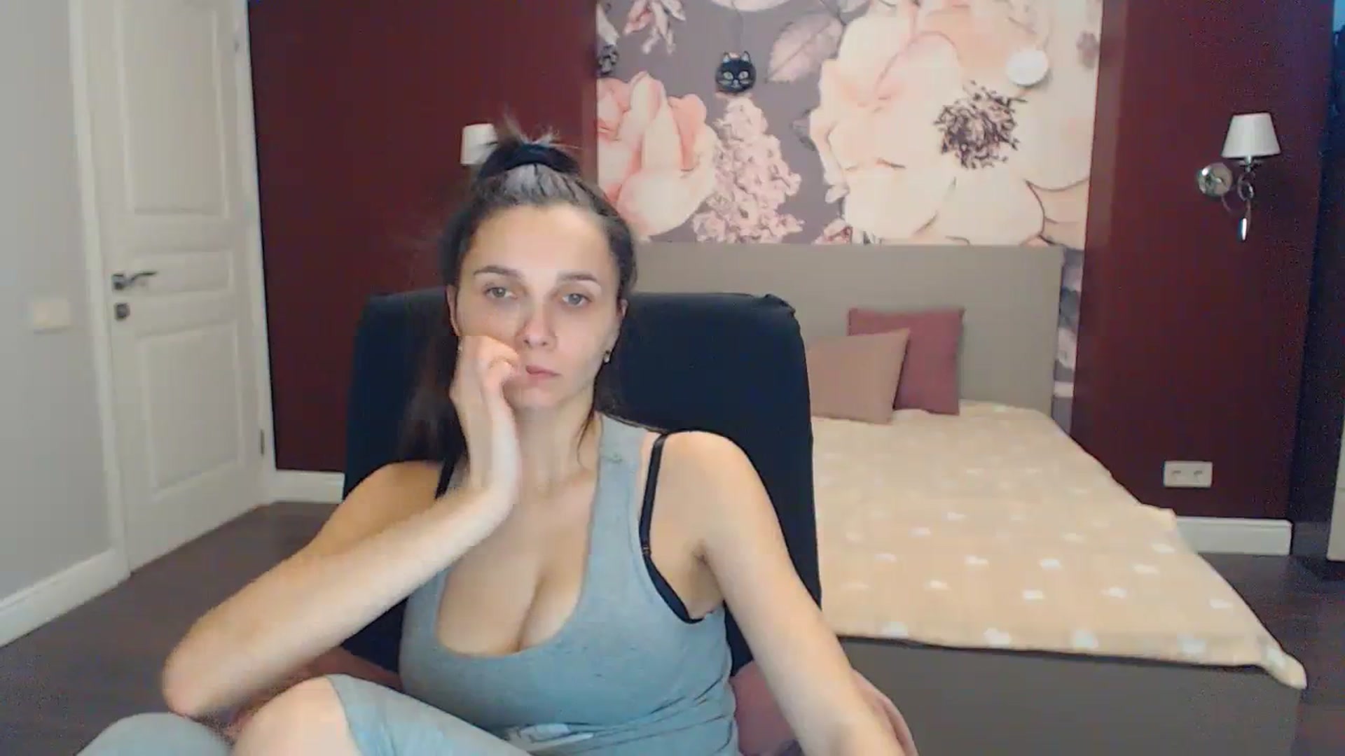 Gallery image thumbnail from Karina_Mils's myfreecams stream on, 12/16/2023, 08:32 image 5 of 20