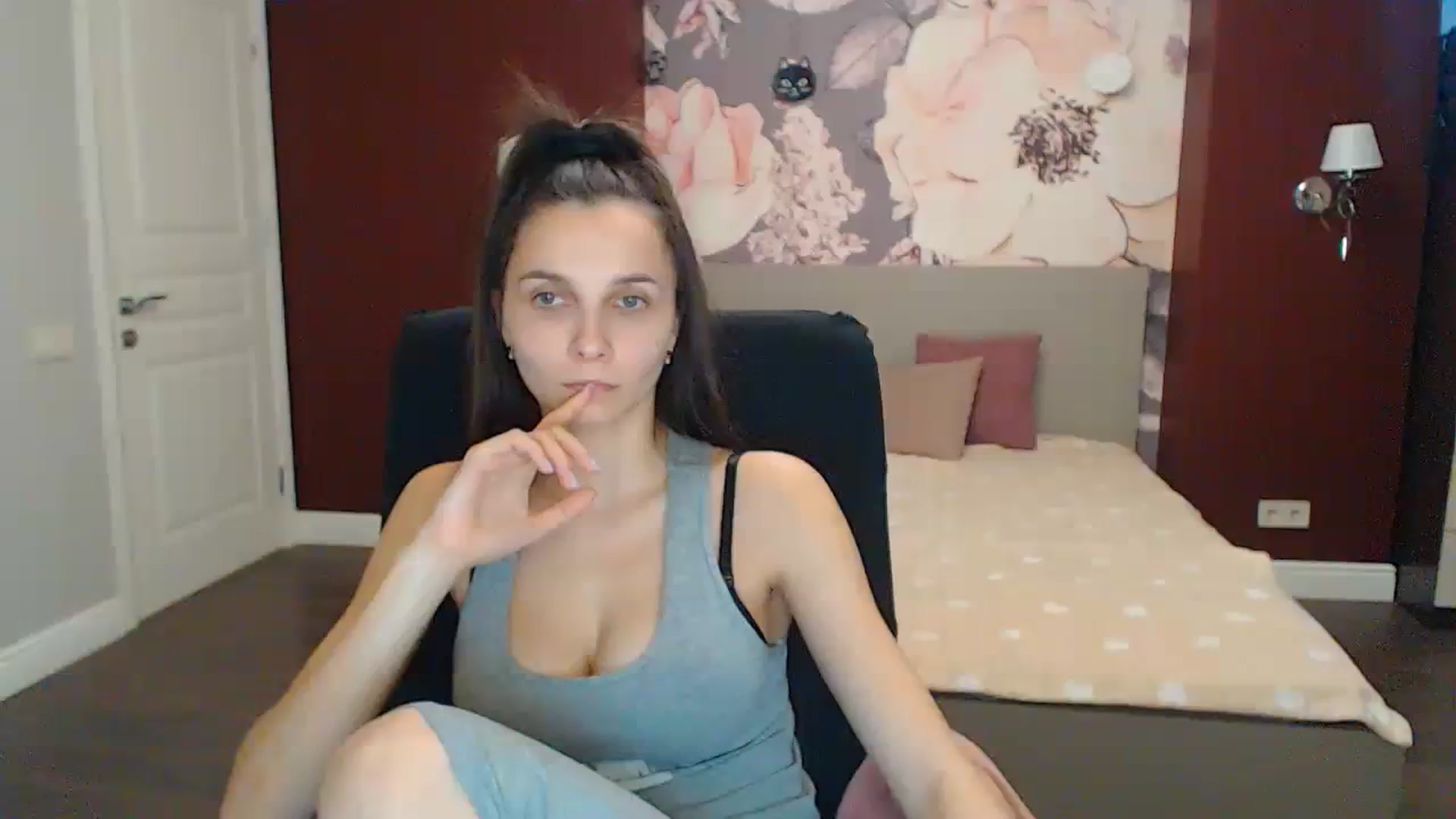 Gallery image thumbnail from Karina_Mils's myfreecams stream on, 12/16/2023, 08:32 image 18 of 20