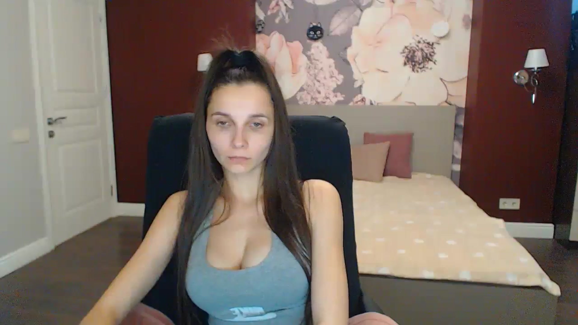 Gallery image thumbnail from Karina_Mils's myfreecams stream on, 12/16/2023, 09:25 image 13 of 20