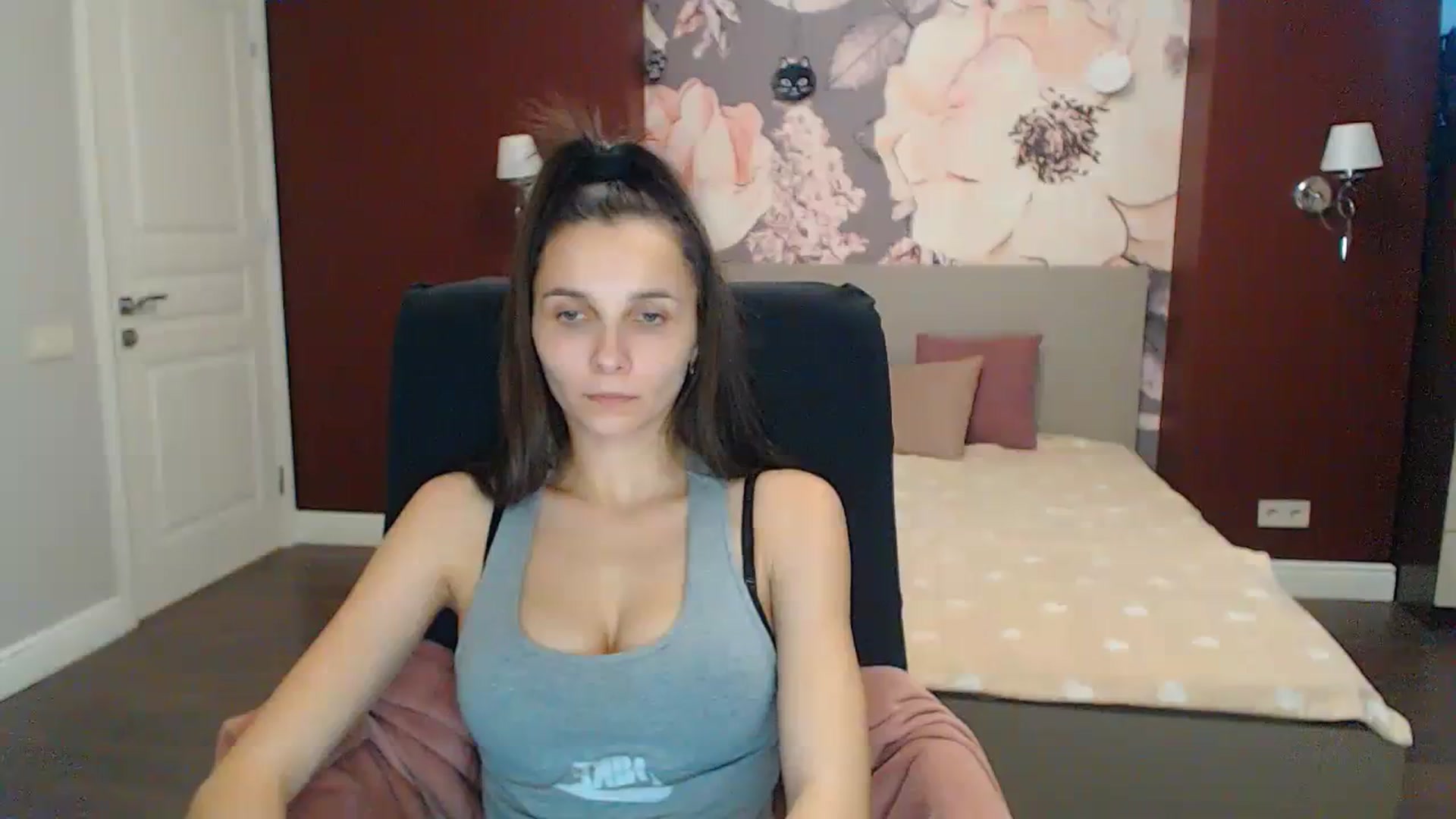Gallery image thumbnail from Karina_Mils's myfreecams stream on, 12/16/2023, 09:25 image 17 of 20