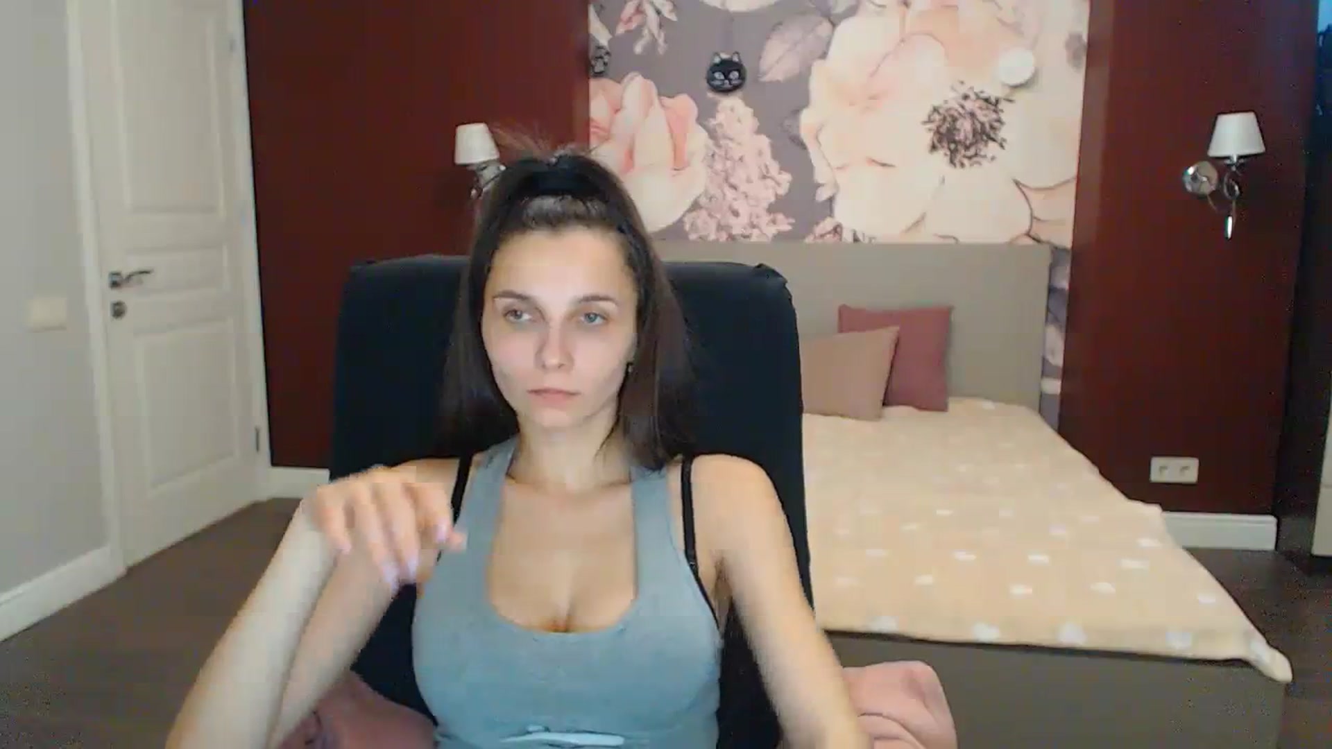 Gallery image thumbnail from Karina_Mils's myfreecams stream on, 12/16/2023, 09:25 image 5 of 20
