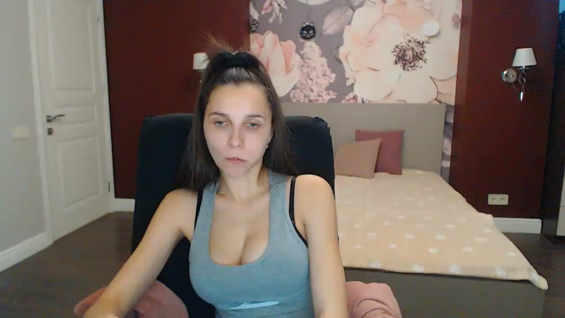 Gallery image thumbnail from Karina_Mils's myfreecams stream on, 12/16/2023, 09:25 image 1 of 20