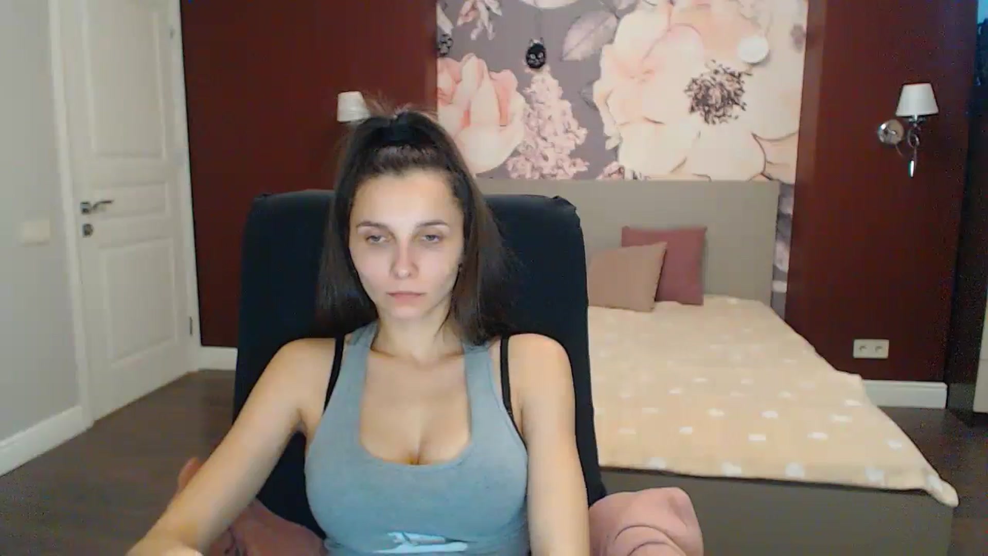 Gallery image thumbnail from Karina_Mils's myfreecams stream on, 12/16/2023, 09:25 image 4 of 20