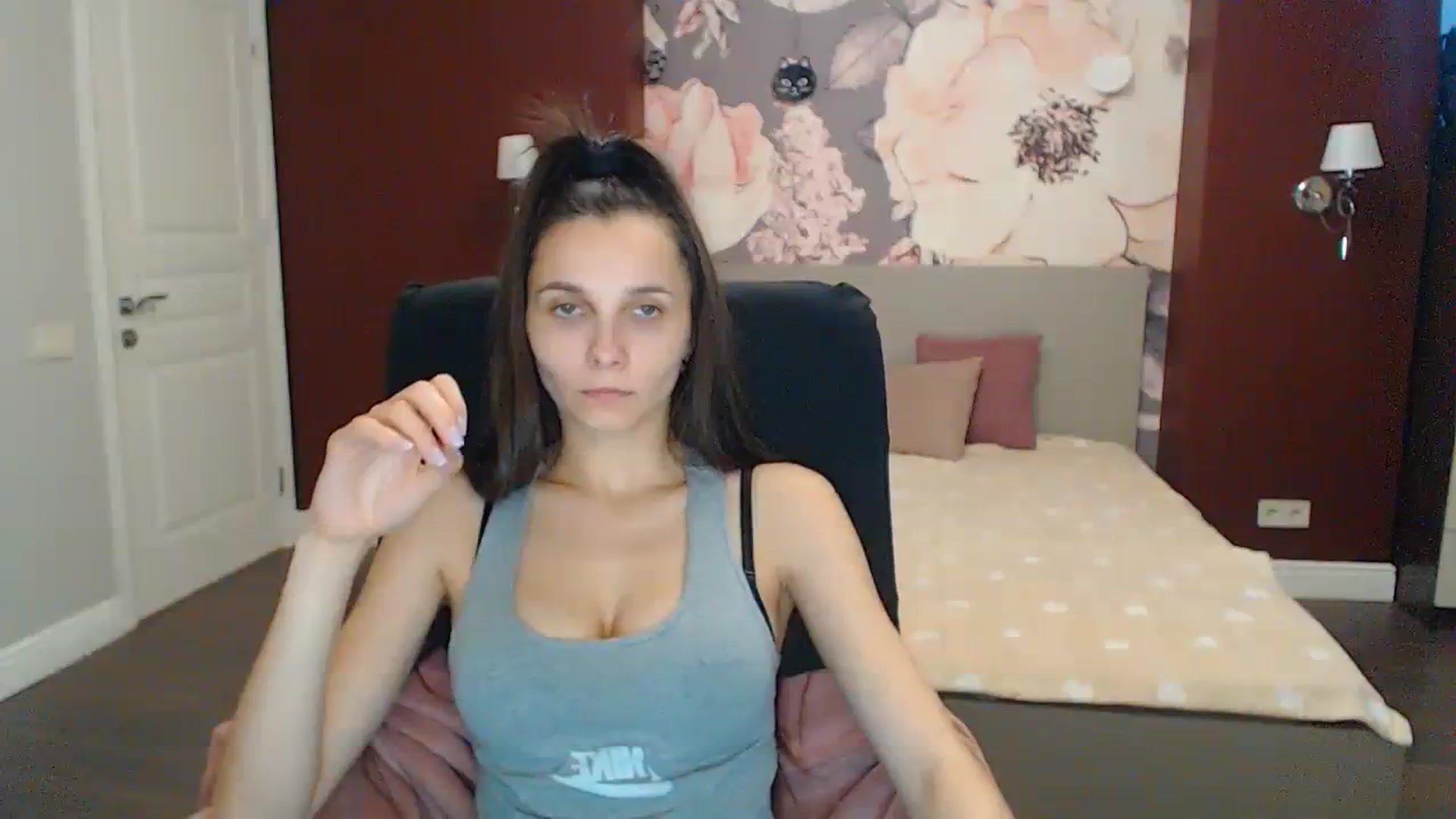 Gallery image thumbnail from Karina_Mils's myfreecams stream on, 12/16/2023, 09:25 image 16 of 20