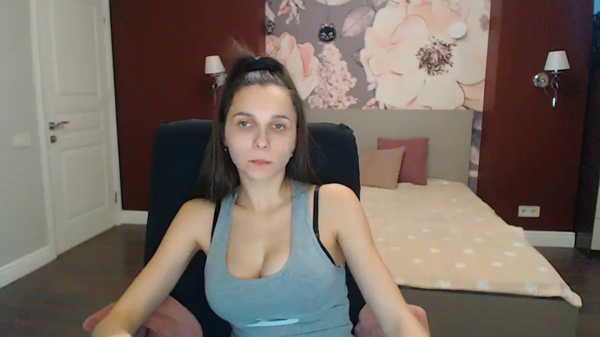 Gallery image thumbnail from Karina_Mils's myfreecams stream on, 12/16/2023, 09:25 image 2 of 20