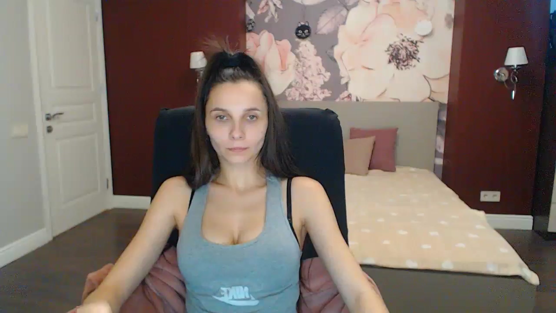 Gallery image thumbnail from Karina_Mils's myfreecams stream on, 12/16/2023, 09:25 image 15 of 20