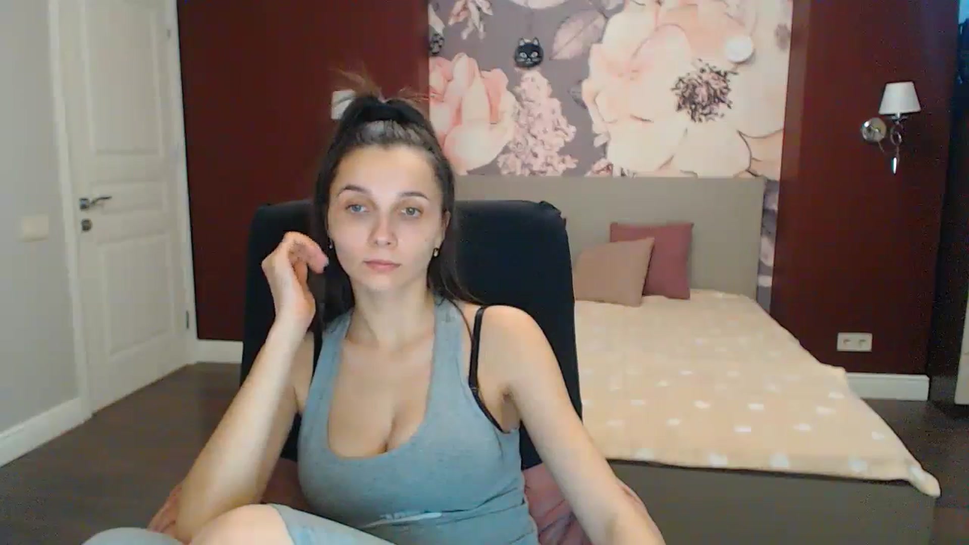 Gallery image thumbnail from Karina_Mils's myfreecams stream on, 12/16/2023, 10:19 image 2 of 20