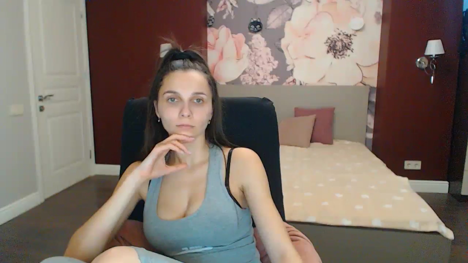 Gallery image thumbnail from Karina_Mils's myfreecams stream on, 12/16/2023, 10:19 image 5 of 20