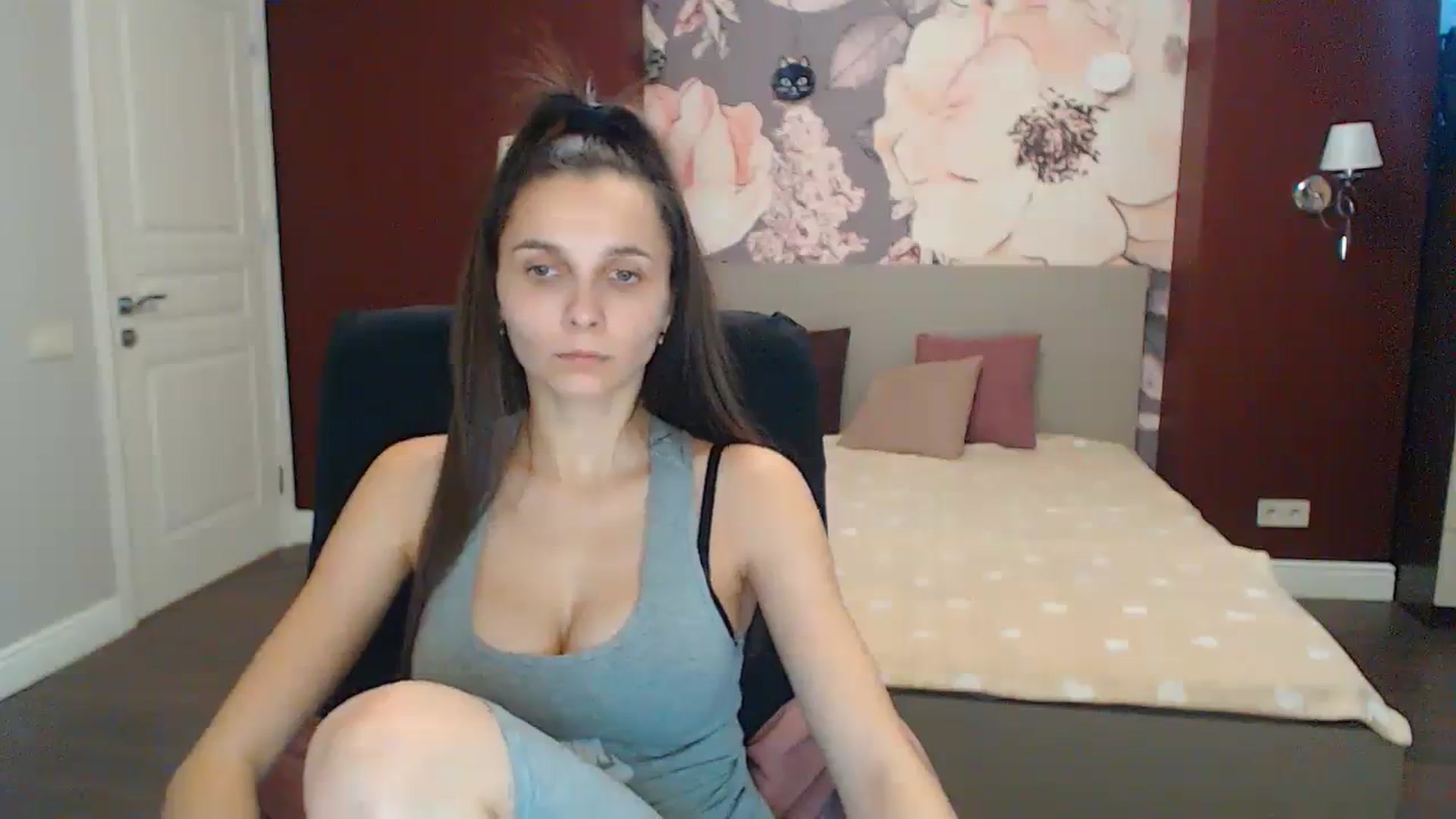 Gallery image thumbnail from Karina_Mils's myfreecams stream on, 12/16/2023, 10:19 image 18 of 20