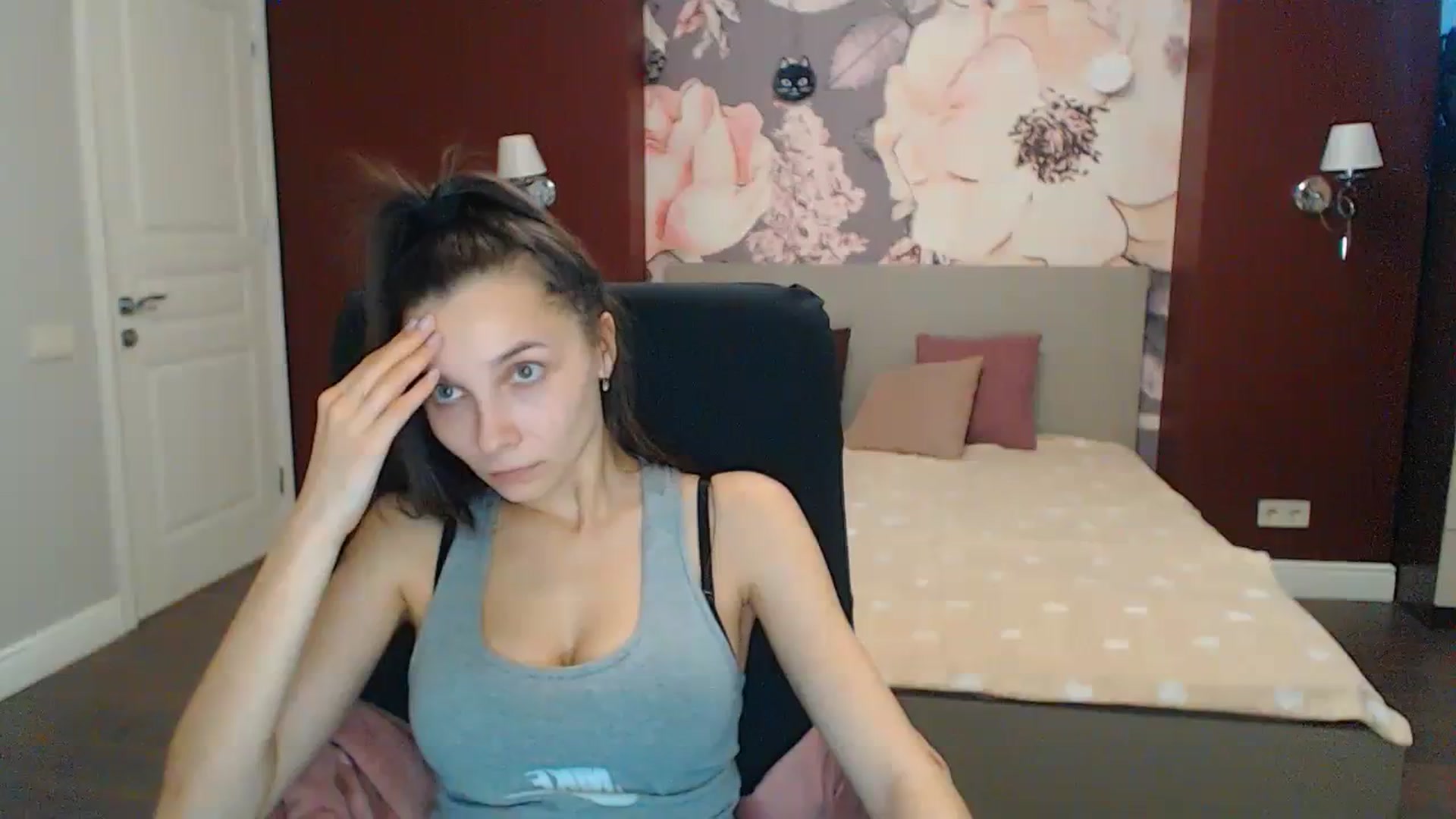Gallery image thumbnail from Karina_Mils's myfreecams stream on, 12/16/2023, 10:19 image 8 of 20