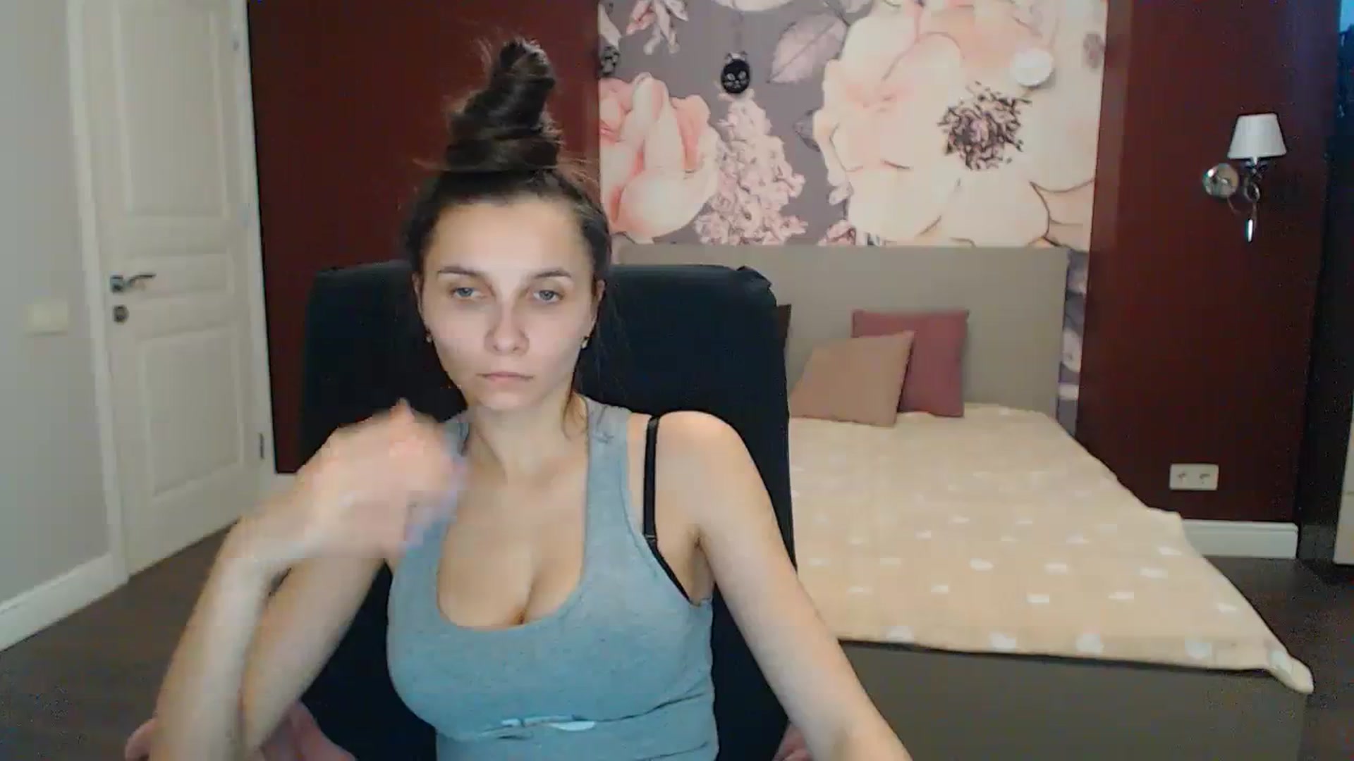 Gallery image thumbnail from Karina_Mils's myfreecams stream on, 12/16/2023, 10:19 image 15 of 20