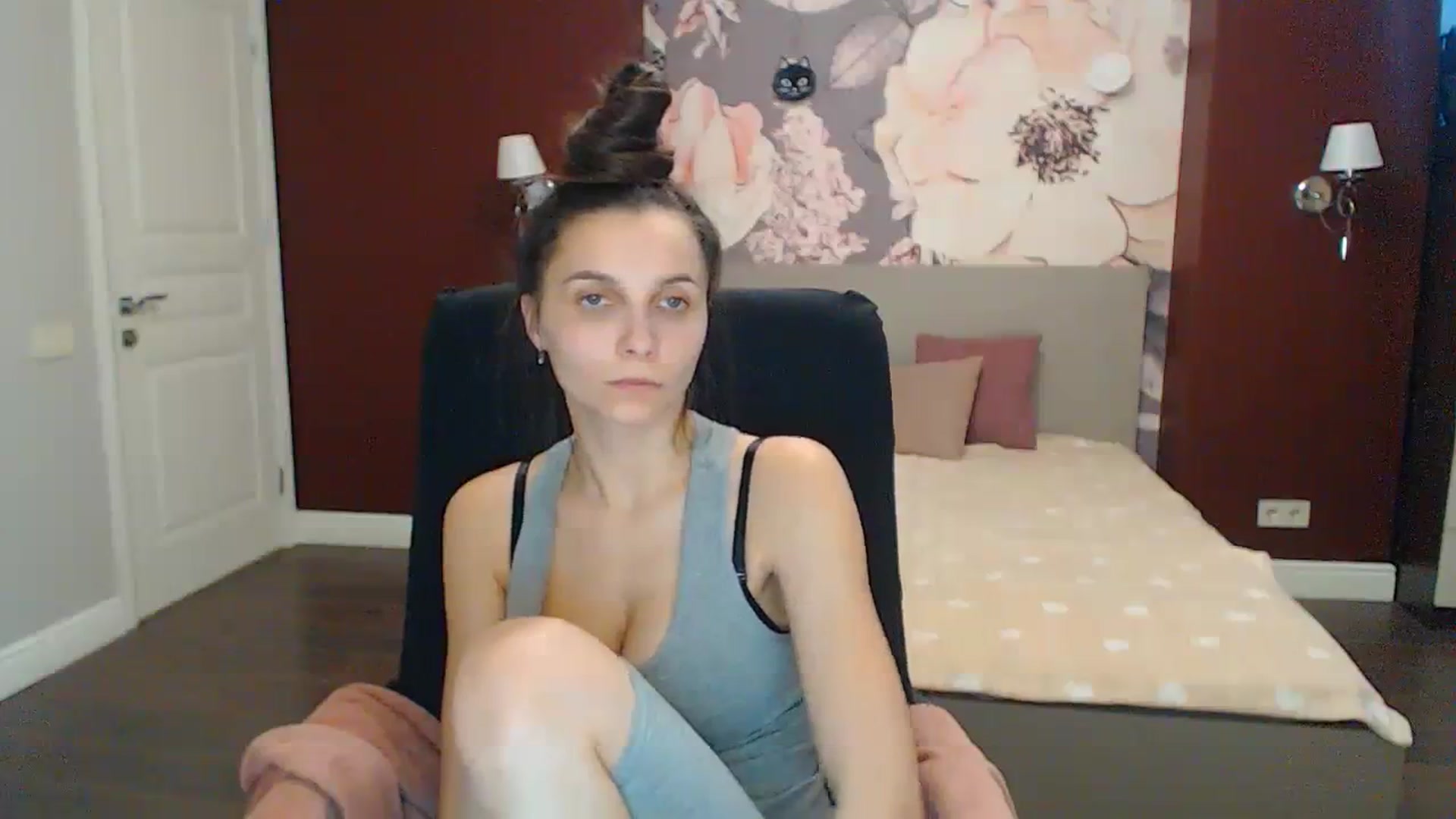 Gallery image thumbnail from Karina_Mils's myfreecams stream on, 12/16/2023, 10:19 image 14 of 20