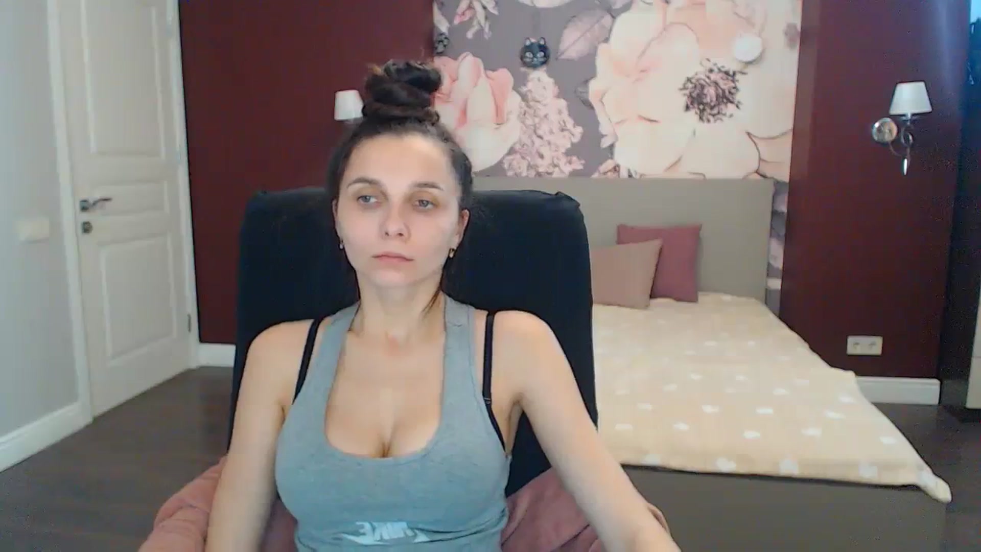 Gallery image thumbnail from Karina_Mils's myfreecams stream on, 12/16/2023, 10:50 image 16 of 20