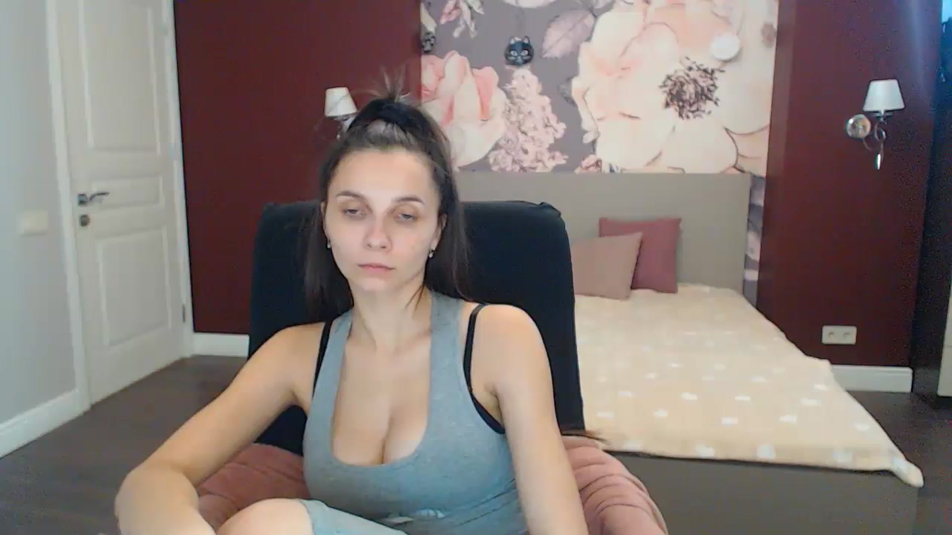 Gallery image thumbnail from Karina_Mils's myfreecams stream on, 12/16/2023, 10:50 image 10 of 20