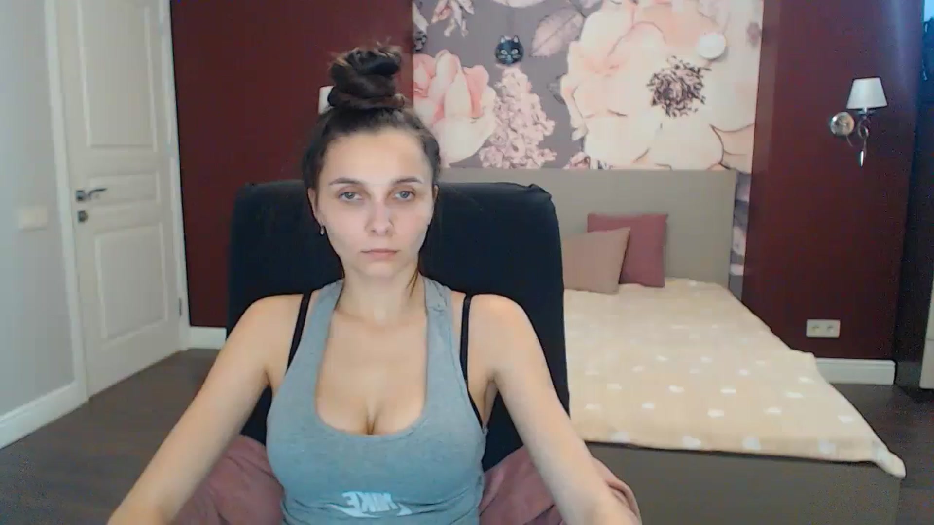 Gallery image thumbnail from Karina_Mils's myfreecams stream on, 12/16/2023, 10:50 image 12 of 20