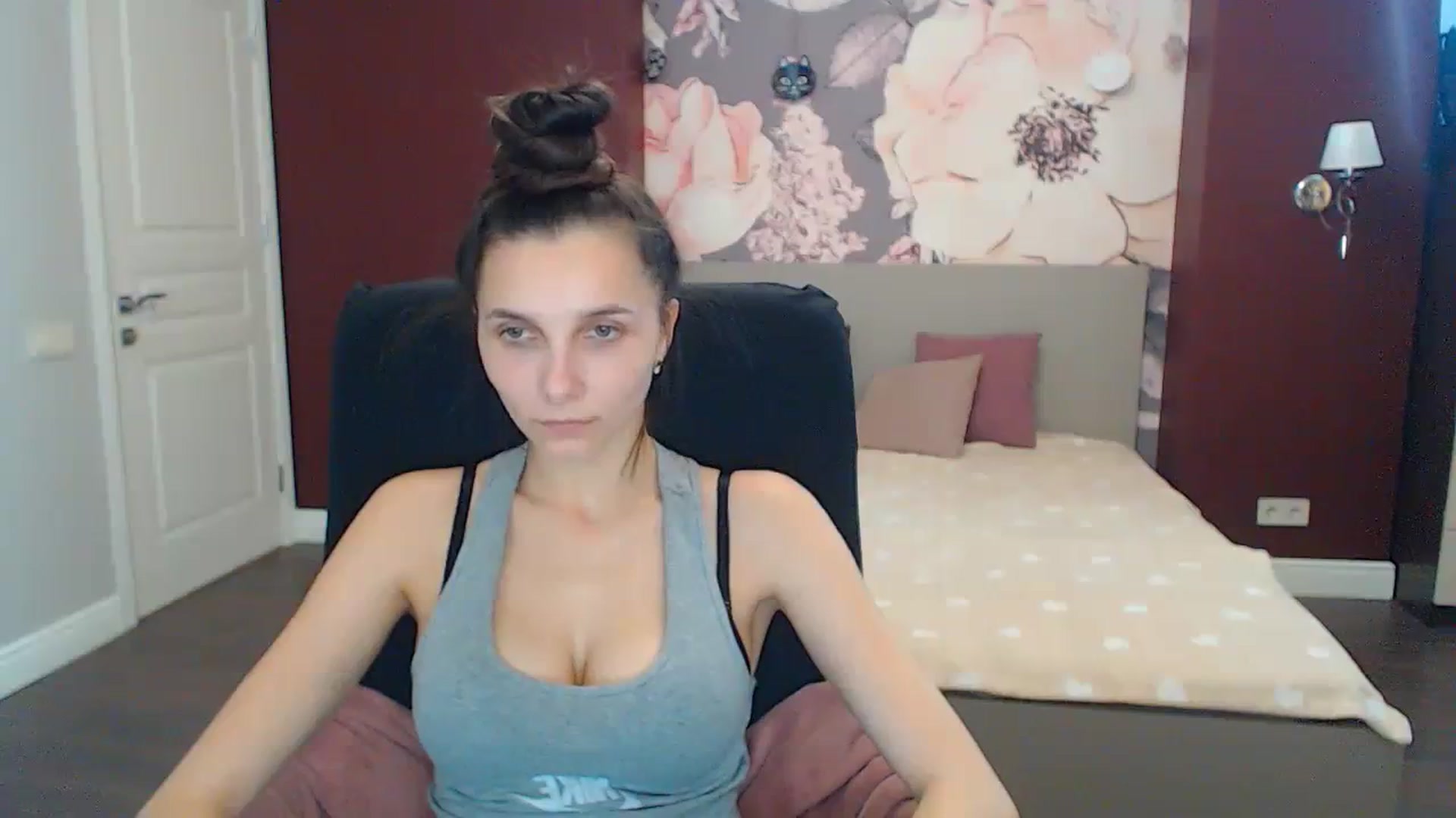 Gallery image thumbnail from Karina_Mils's myfreecams stream on, 12/16/2023, 10:50 image 15 of 20