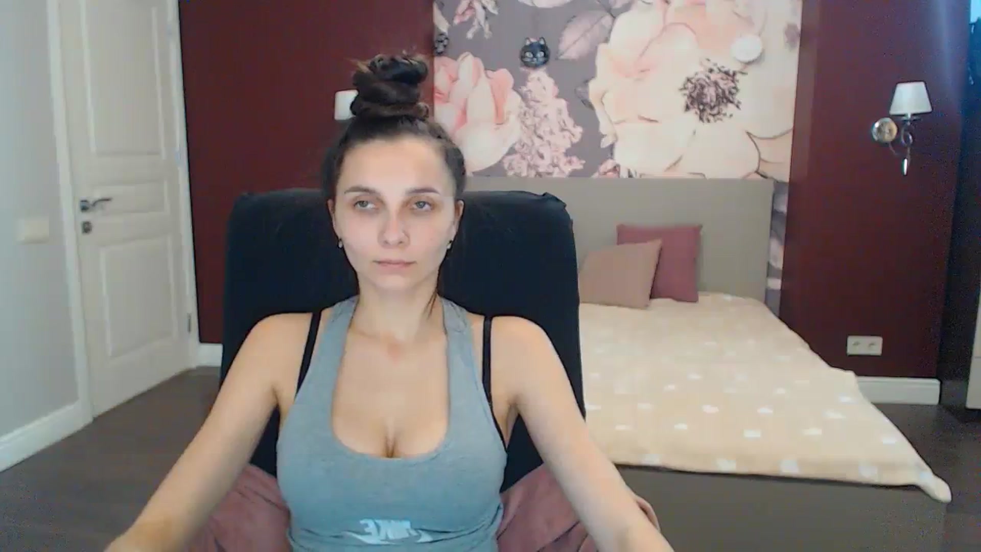 Gallery image thumbnail from Karina_Mils's myfreecams stream on, 12/16/2023, 10:50 image 14 of 20