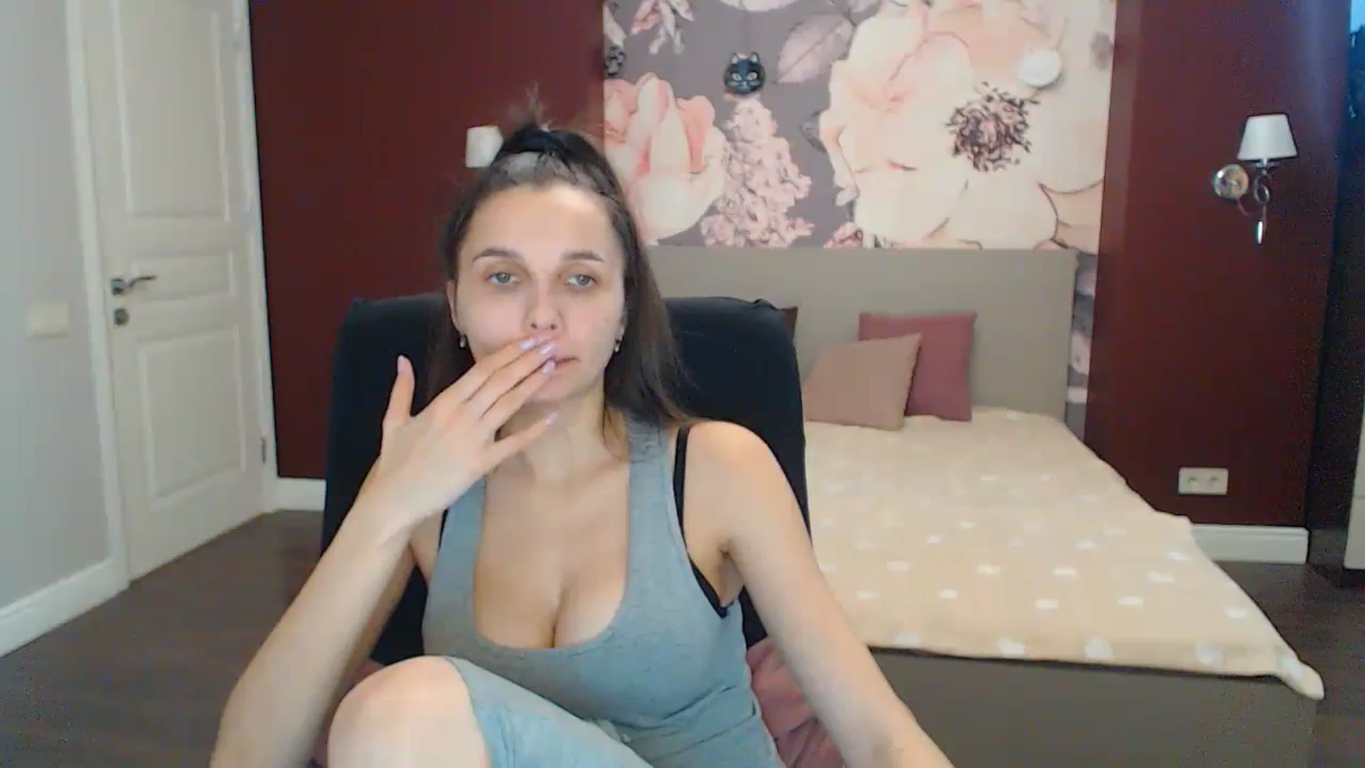 Gallery image thumbnail from Karina_Mils's myfreecams stream on, 12/16/2023, 10:50 image 4 of 20