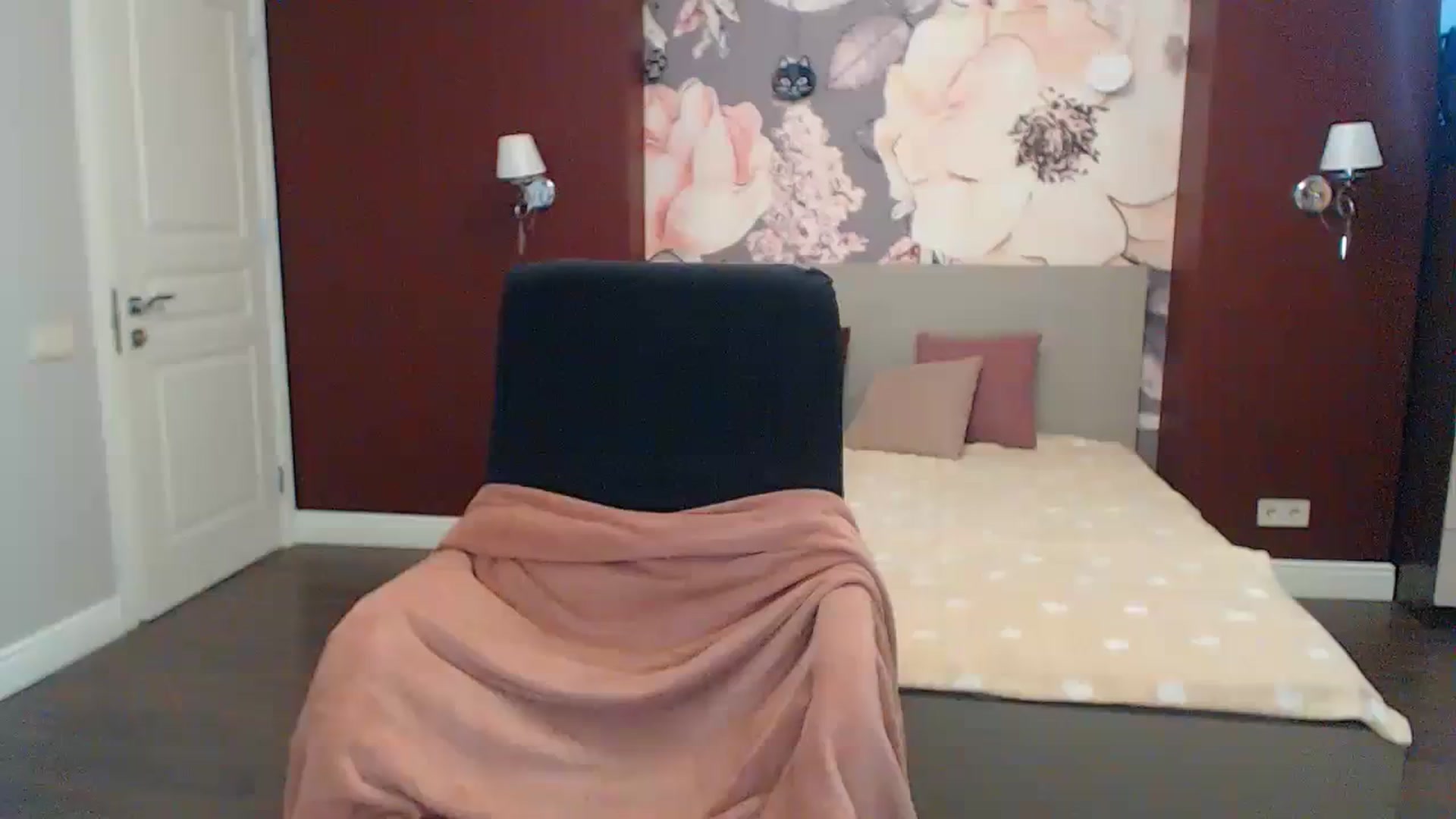 Gallery image thumbnail from Karina_Mils's myfreecams stream on, 12/16/2023, 10:50 image 1 of 20