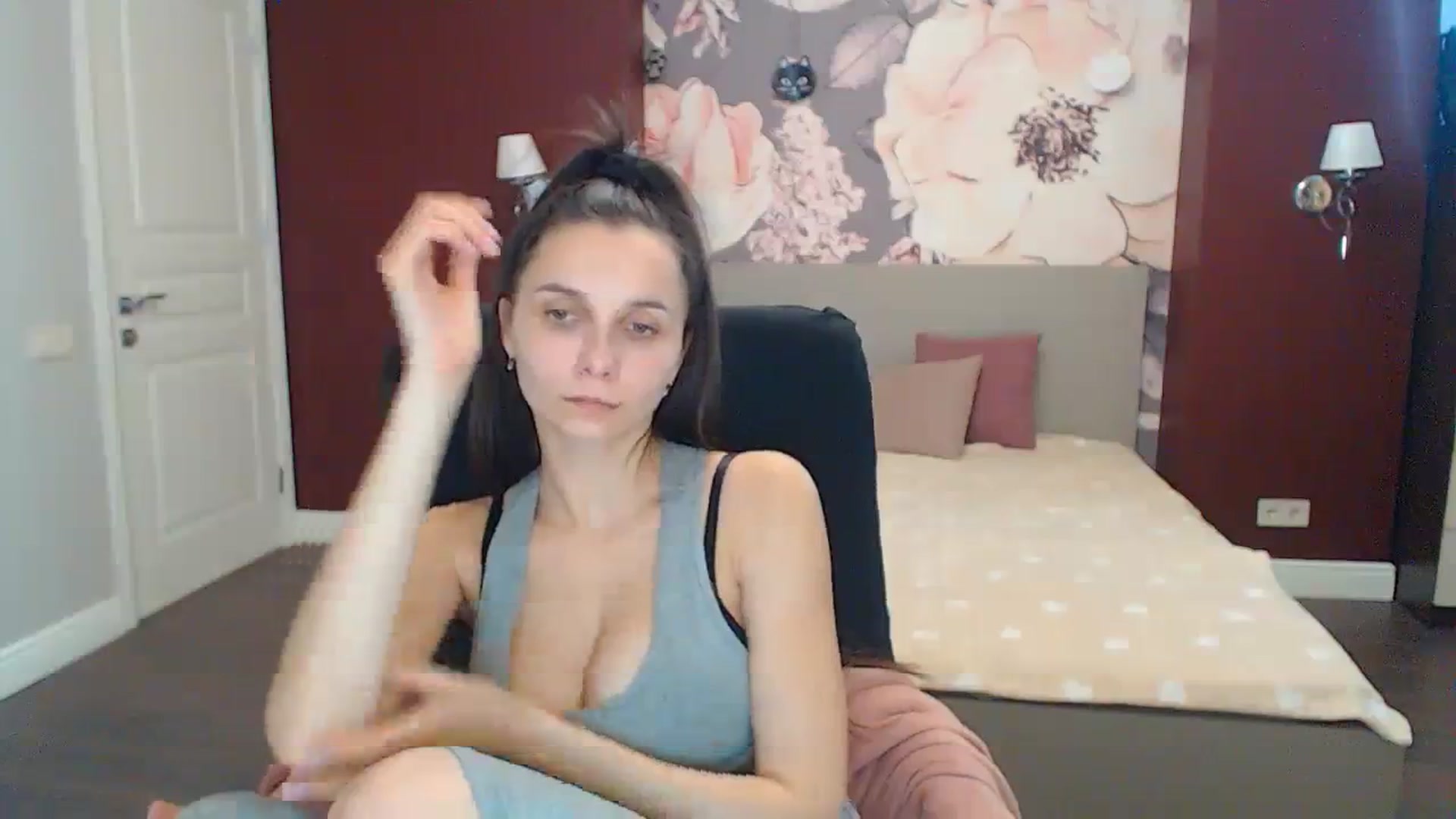 Gallery image thumbnail from Karina_Mils's myfreecams stream on, 12/16/2023, 10:50 image 7 of 20