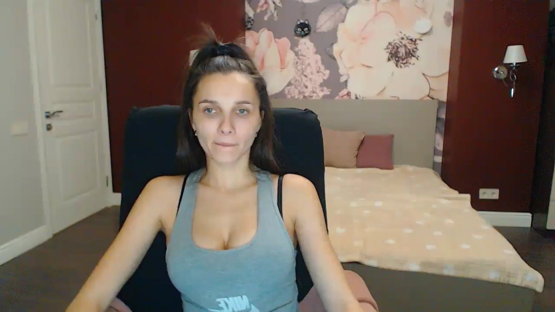 Gallery image thumbnail from Karina_Mils's myfreecams stream on, 12/16/2023, 14:50 image 13 of 20