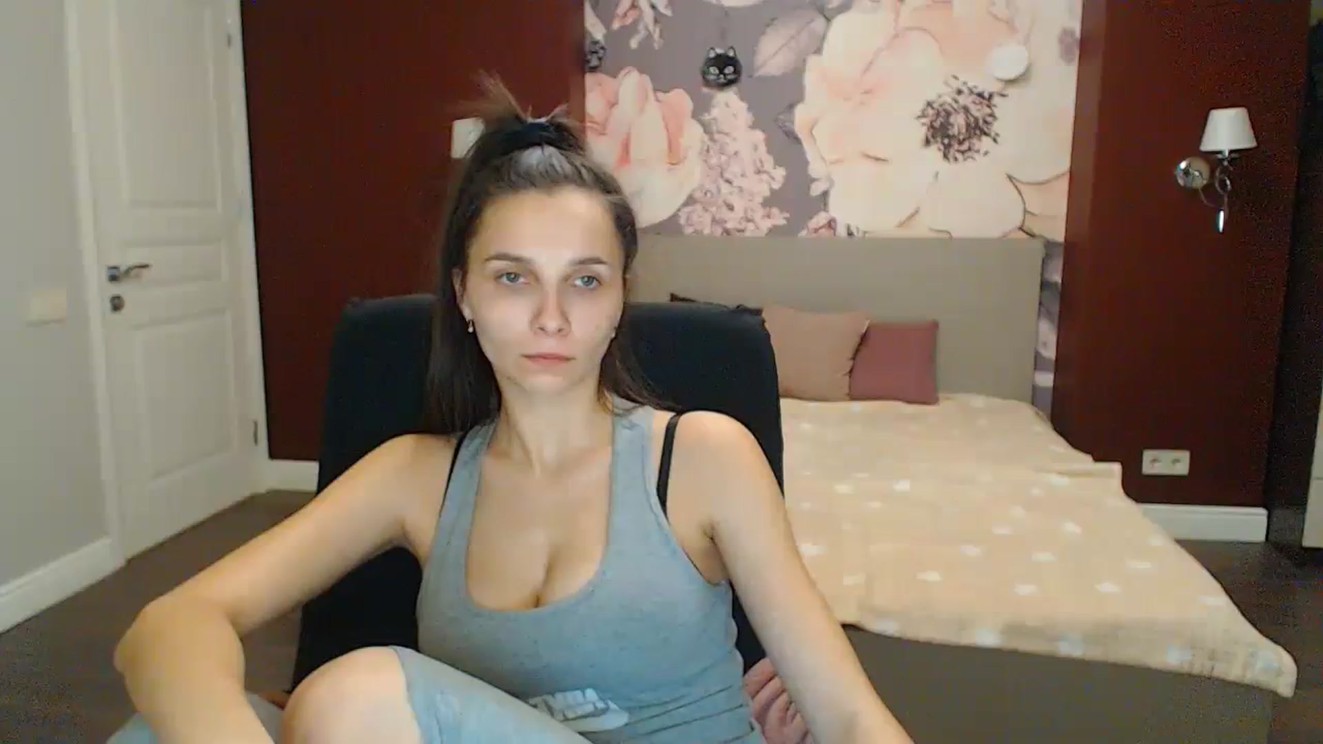 Gallery image thumbnail from Karina_Mils's myfreecams stream on, 12/16/2023, 14:50 image 16 of 20