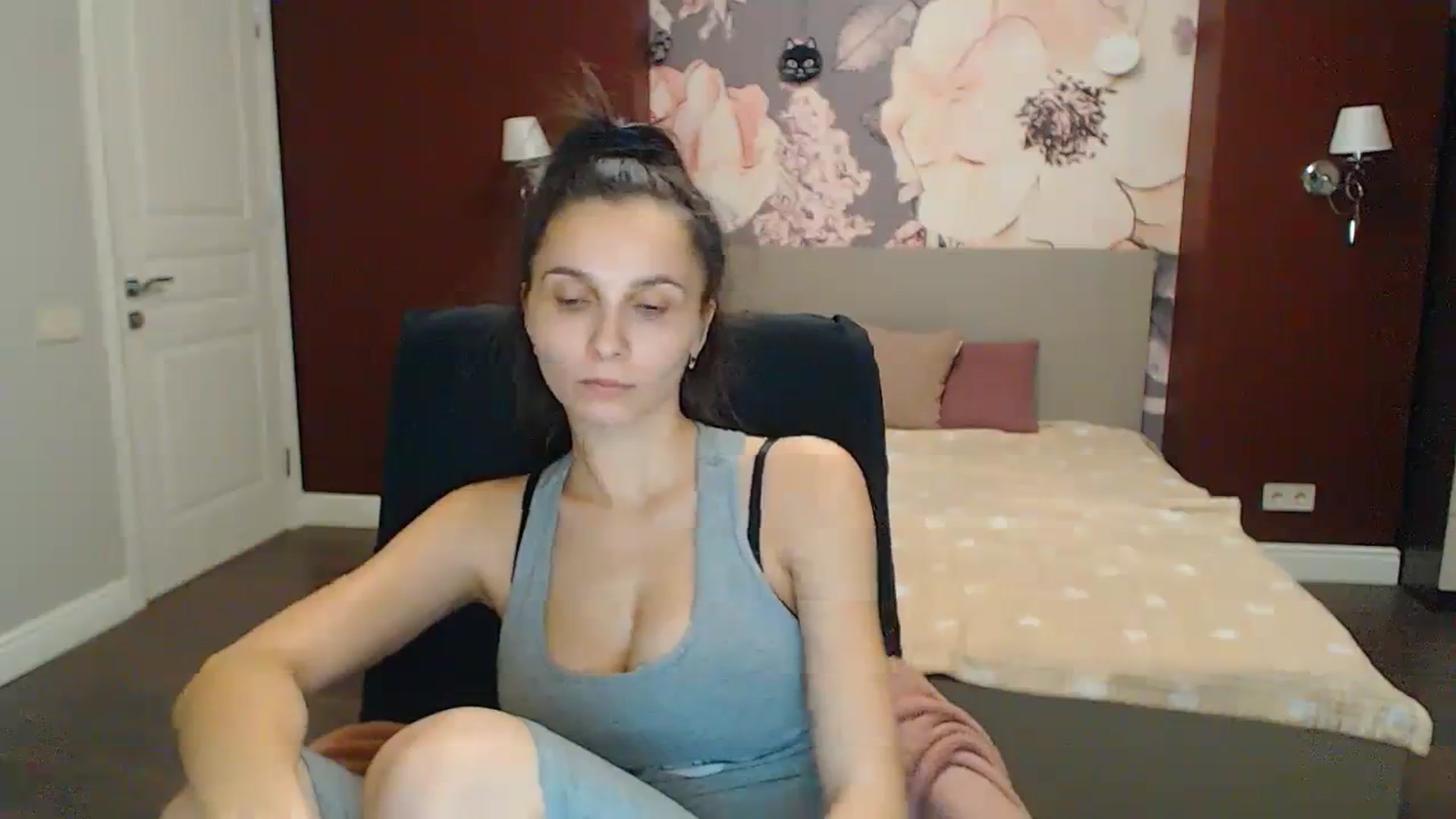 Gallery image thumbnail from Karina_Mils's myfreecams stream on, 12/16/2023, 16:28 image 17 of 20