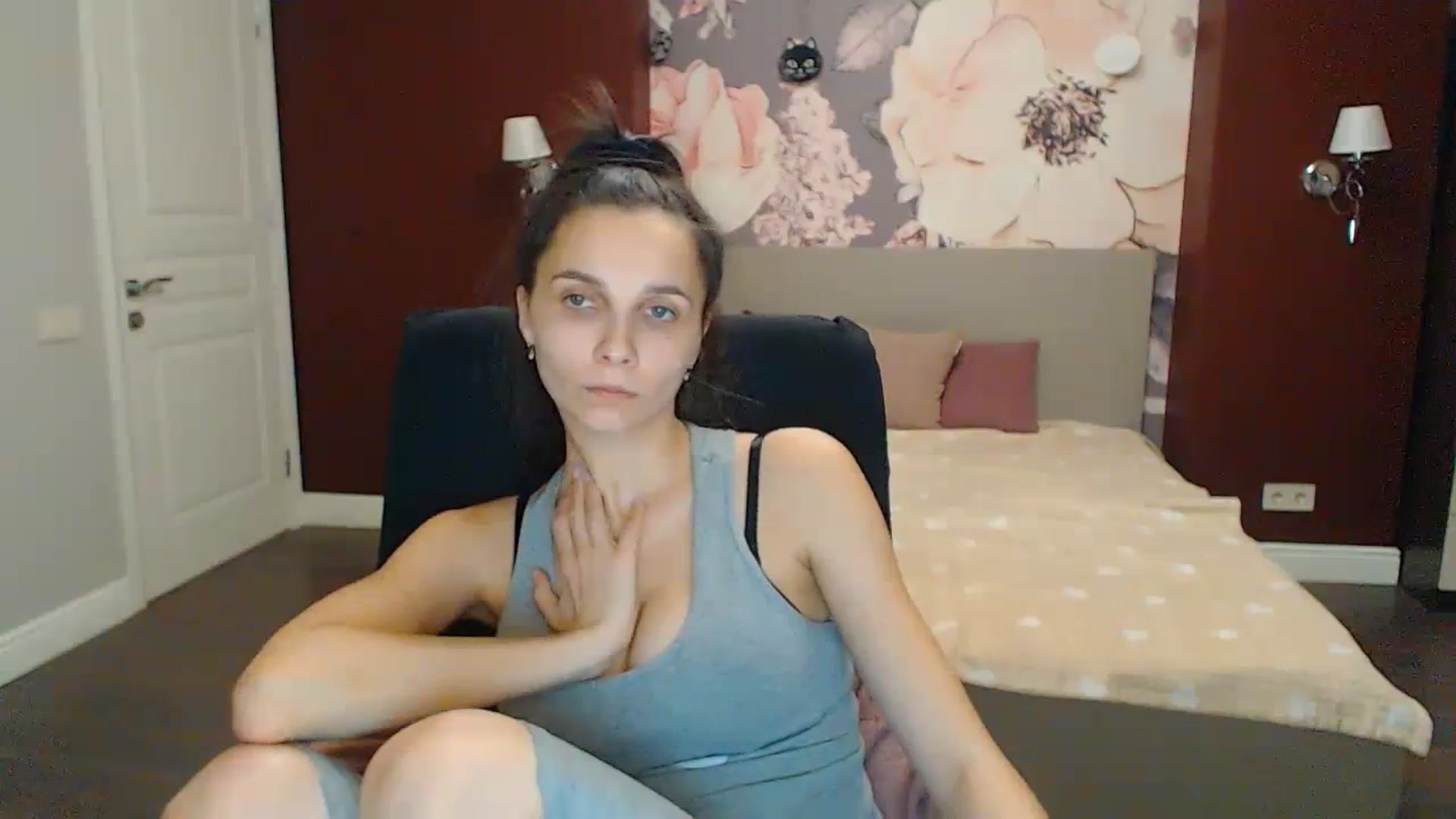 Gallery image thumbnail from Karina_Mils's myfreecams stream on, 12/16/2023, 16:28 image 18 of 20