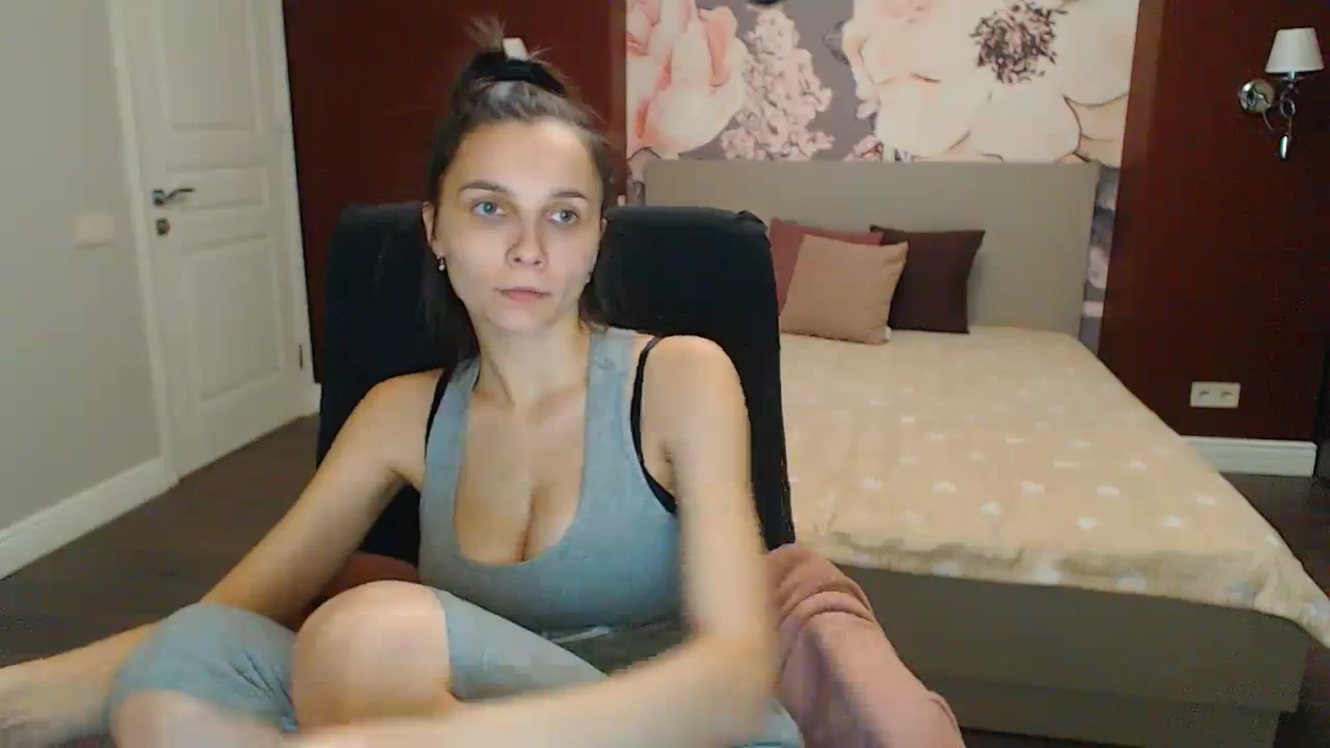 Gallery image thumbnail from Karina_Mils's myfreecams stream on, 12/17/2023, 16:42 image 6 of 20
