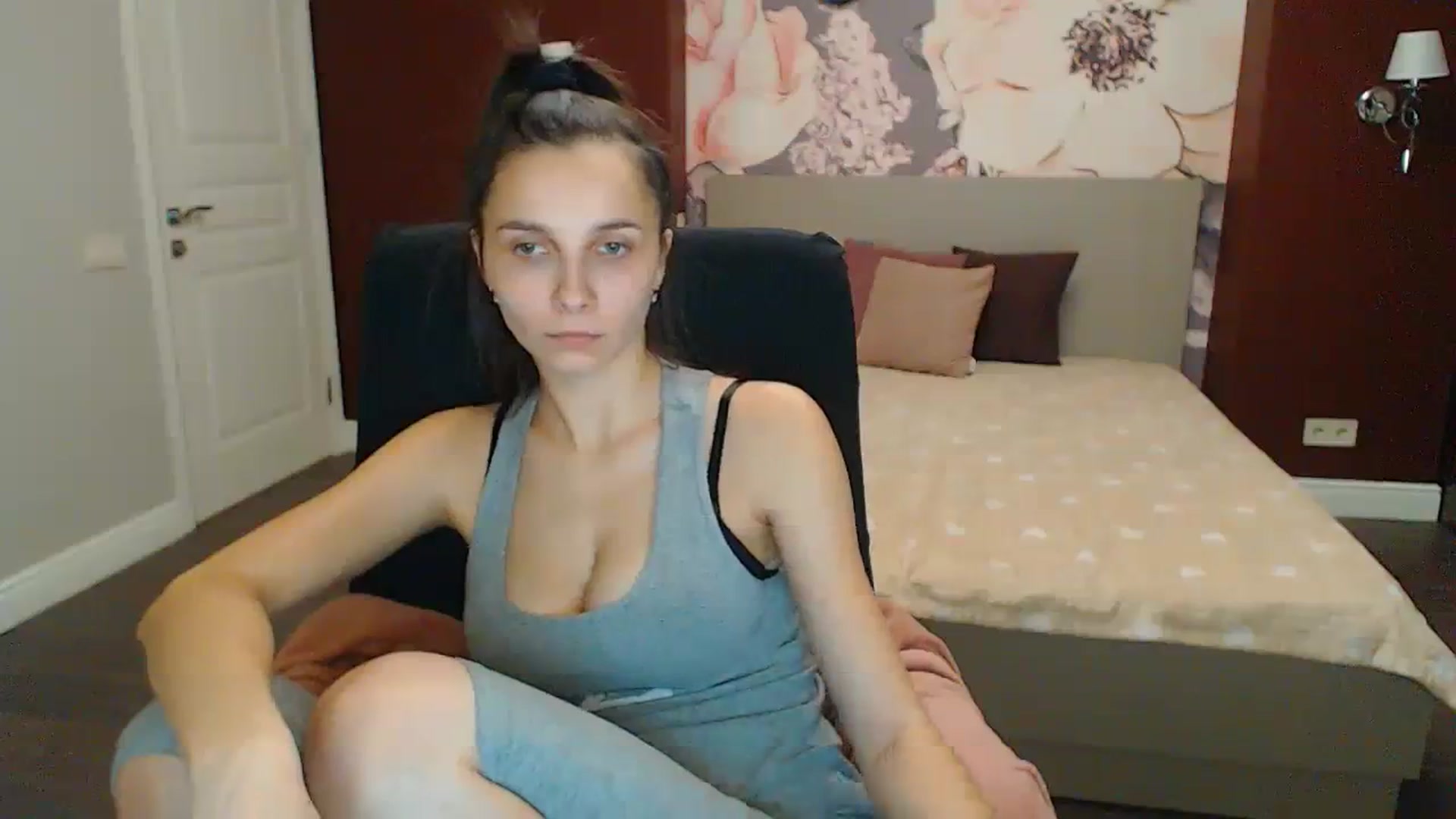 Gallery image thumbnail from Karina_Mils's myfreecams stream on, 12/17/2023, 16:42 image 11 of 20