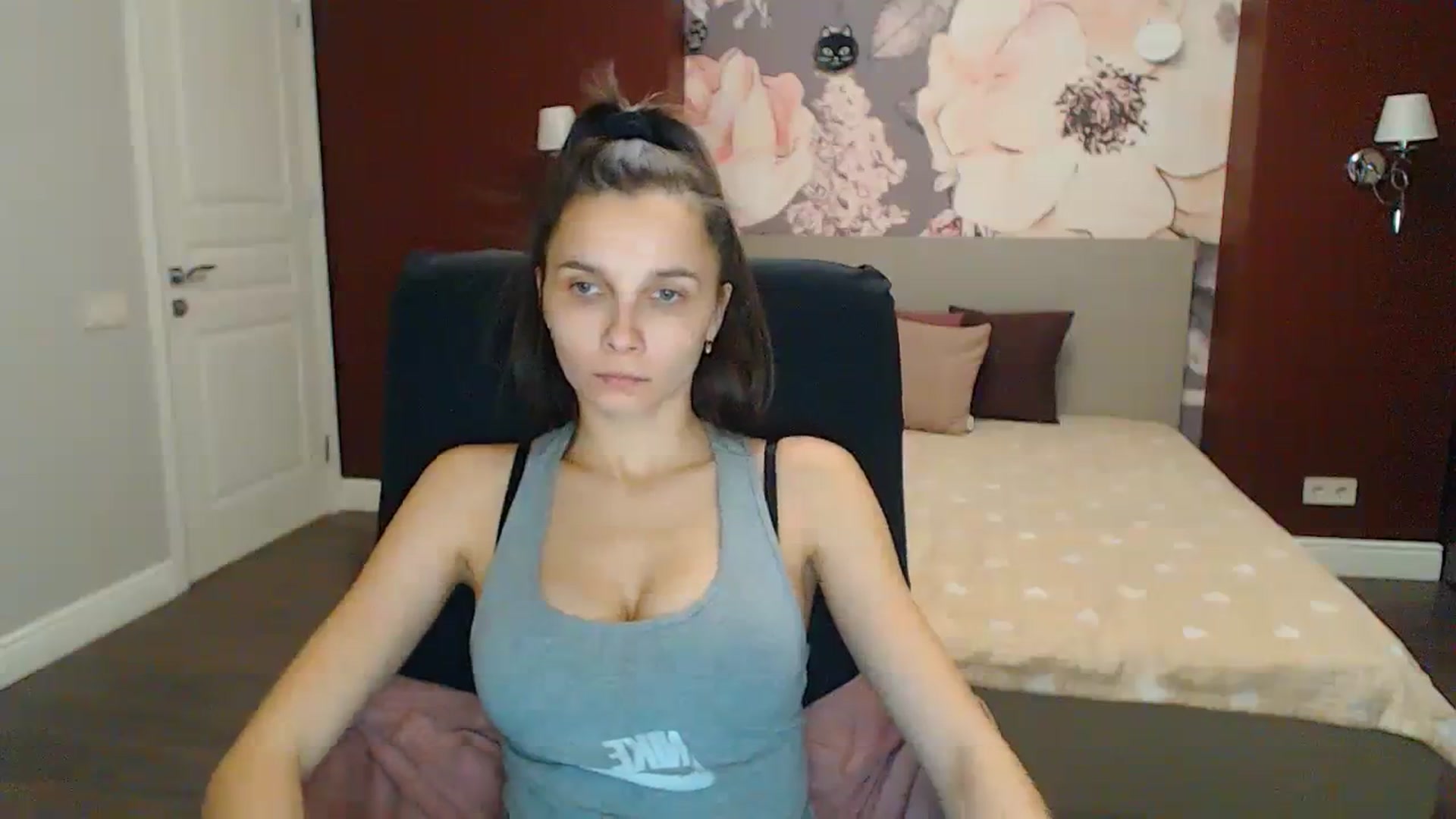 Gallery image thumbnail from Karina_Mils's myfreecams stream on, 12/17/2023, 16:42 image 15 of 20