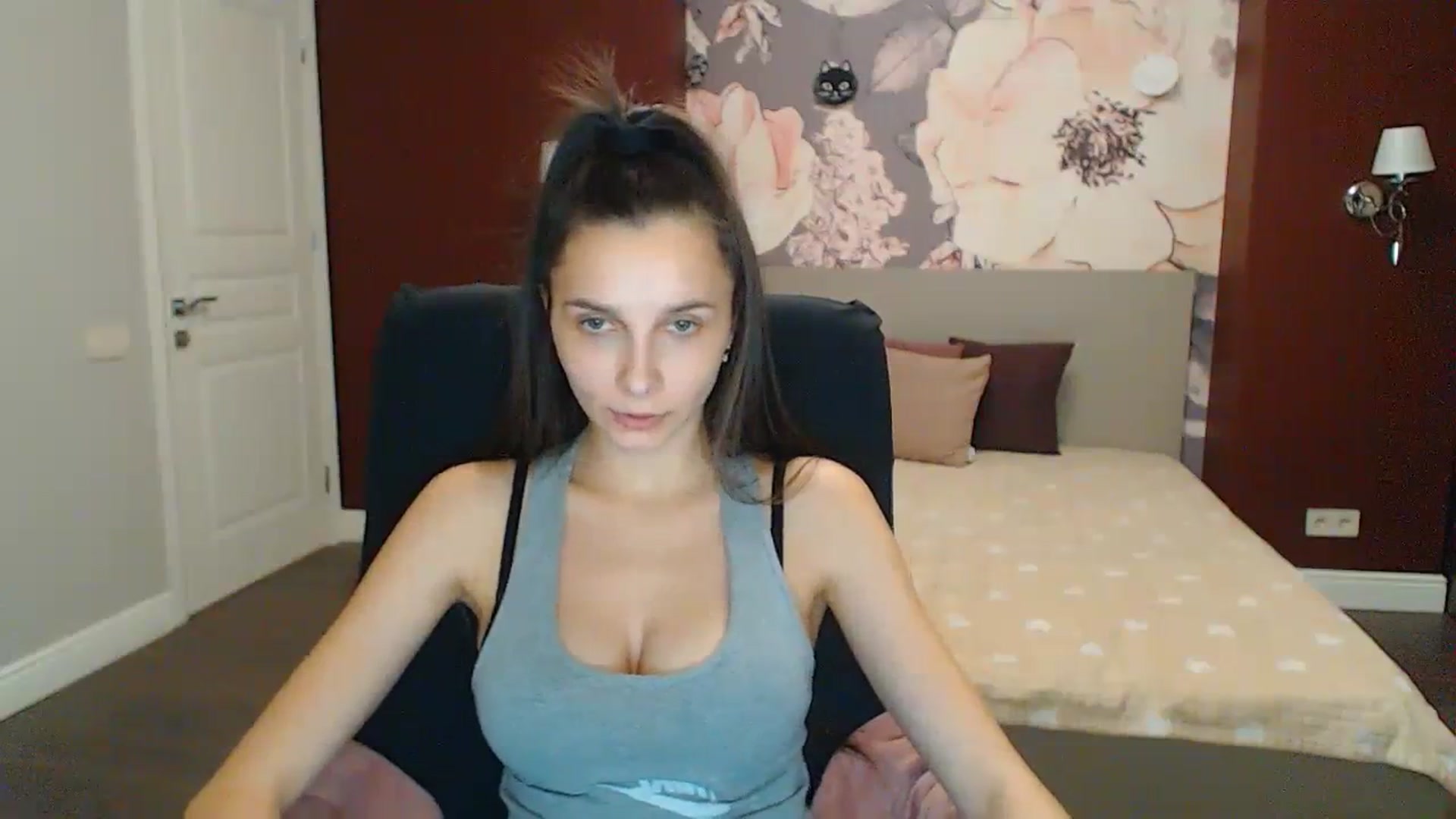Gallery image thumbnail from Karina_Mils's myfreecams stream on, 12/17/2023, 18:07 image 5 of 20