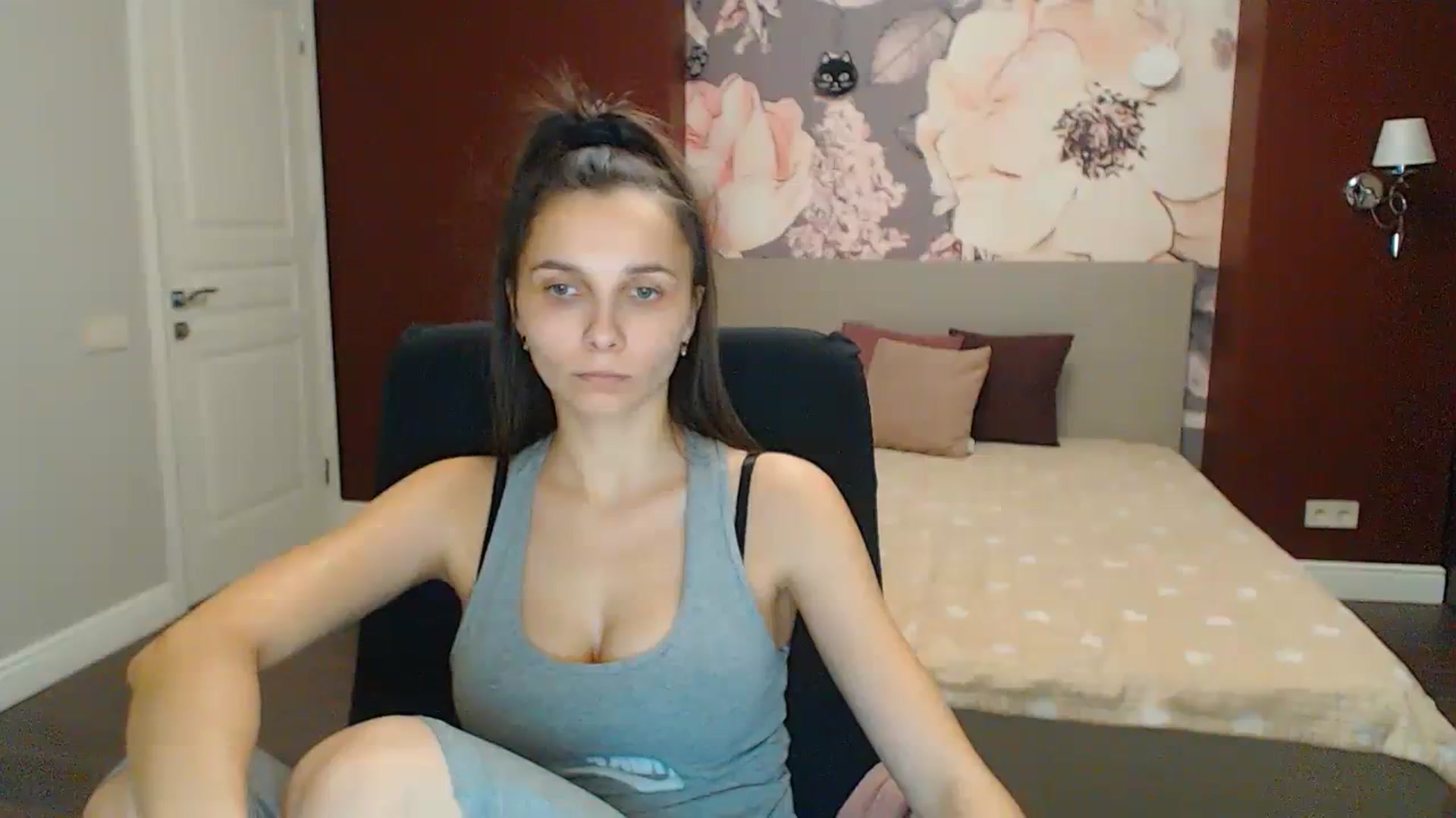 Gallery image thumbnail from Karina_Mils's myfreecams stream on, 12/17/2023, 18:07 image 17 of 20