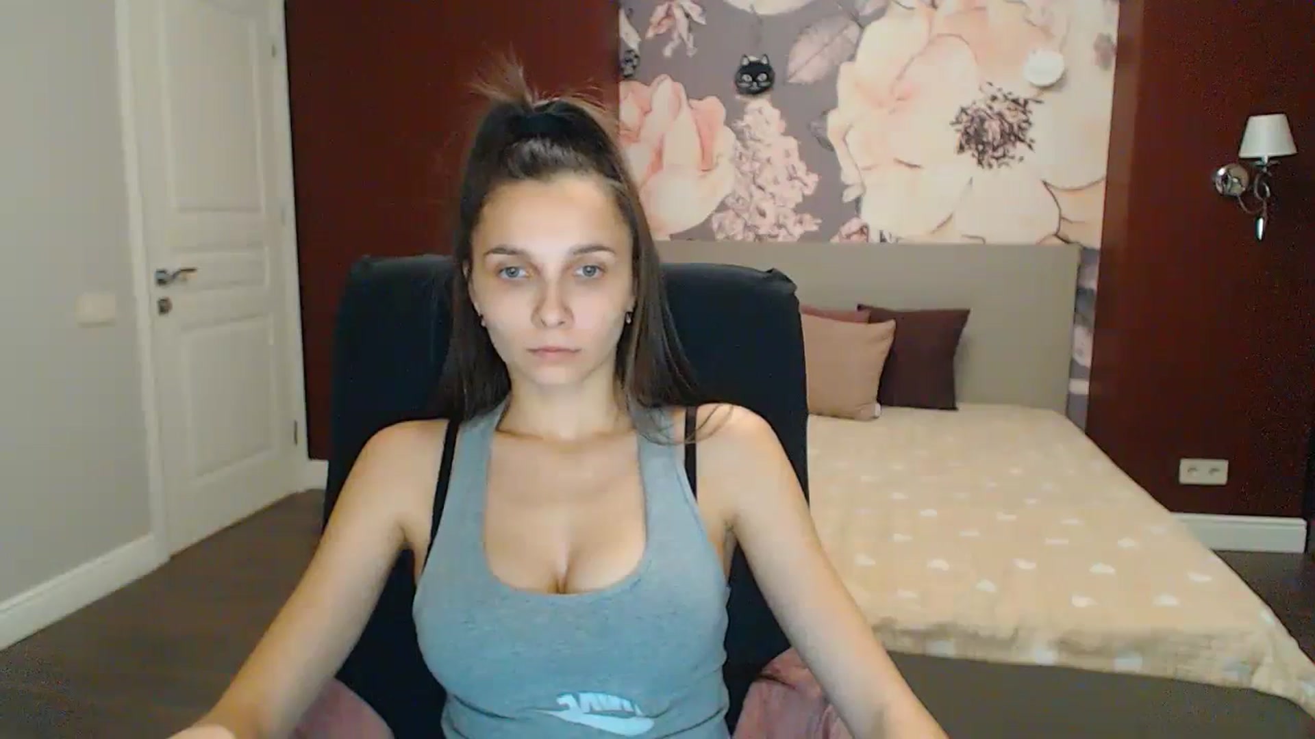 Gallery image thumbnail from Karina_Mils's myfreecams stream on, 12/17/2023, 18:07 image 6 of 20