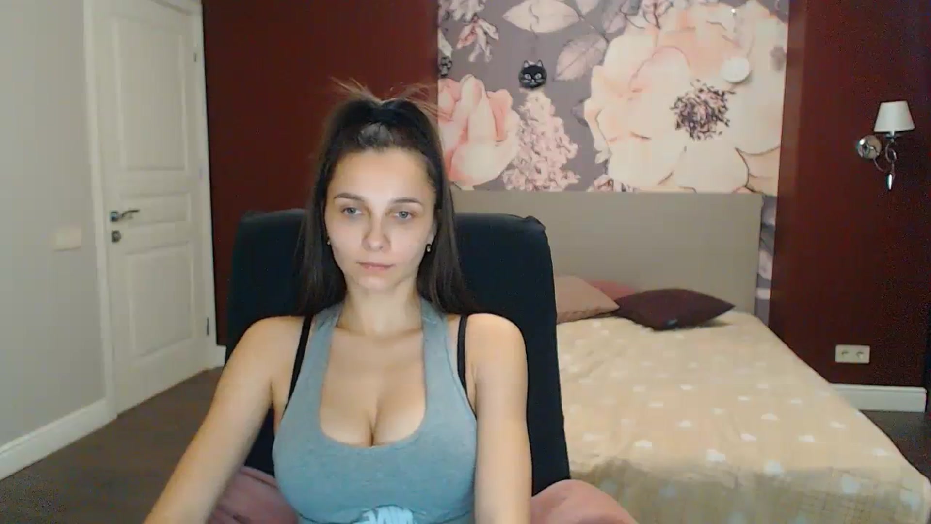 Gallery image thumbnail from Karina_Mils's myfreecams stream on, 12/18/2023, 12:10 image 17 of 20