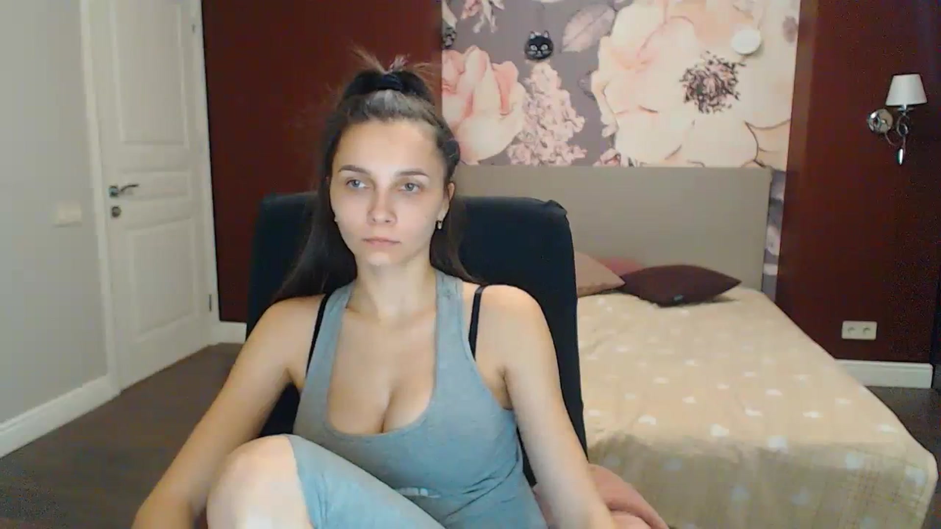 Gallery image thumbnail from Karina_Mils's myfreecams stream on, 12/18/2023, 12:10 image 3 of 20